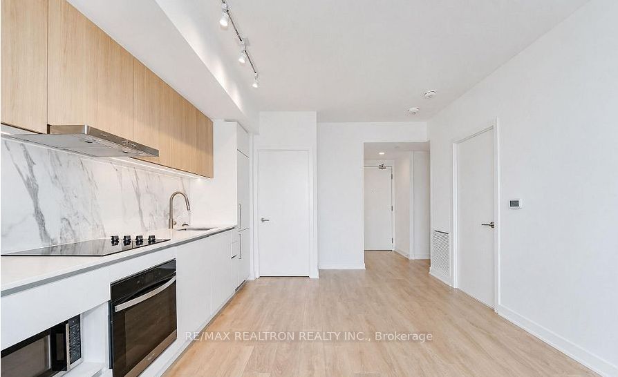 1100 Sheppard Street W 928 Property Photo 6
