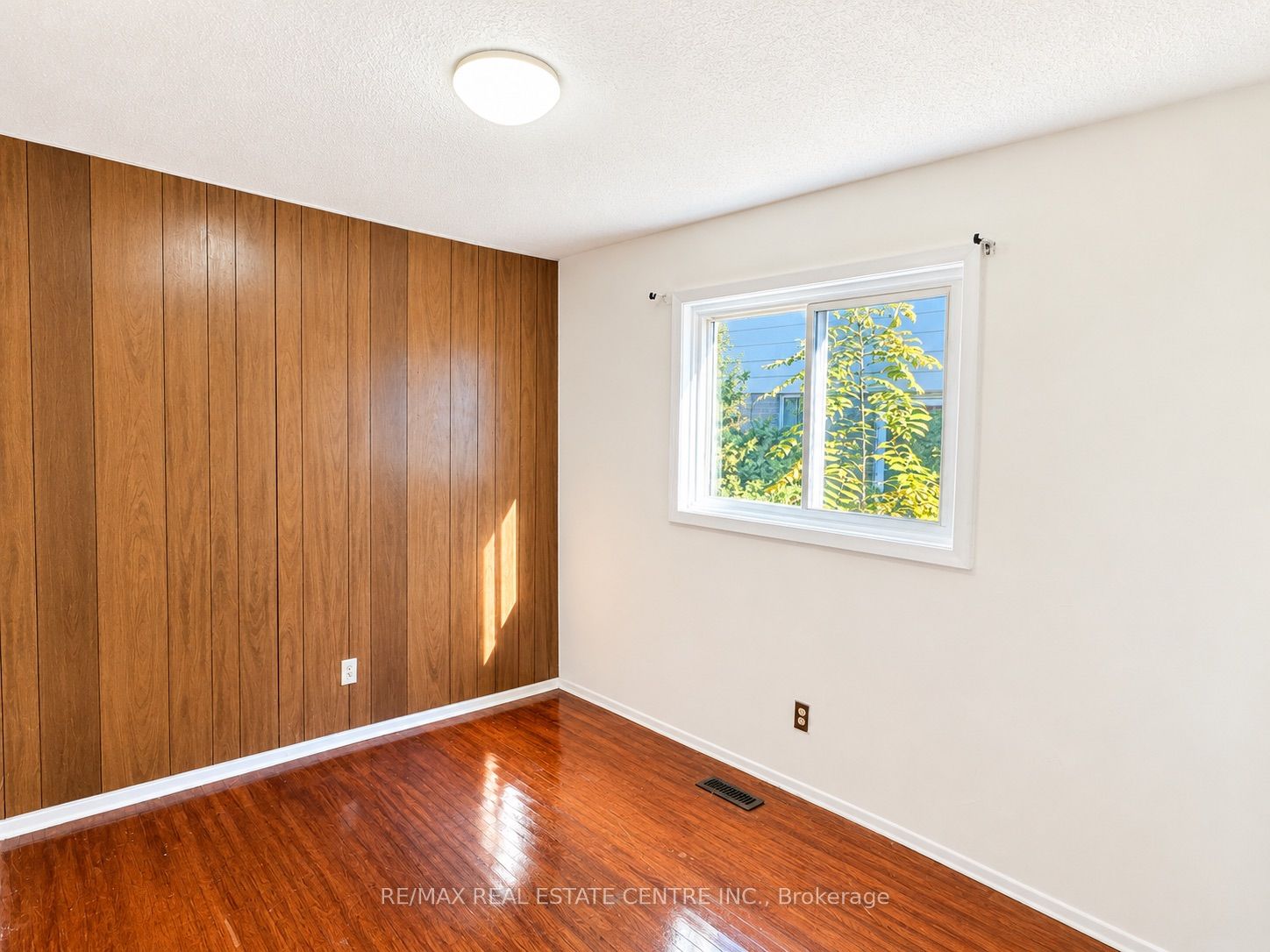 3722 Ellengale Drive Property Photo 3