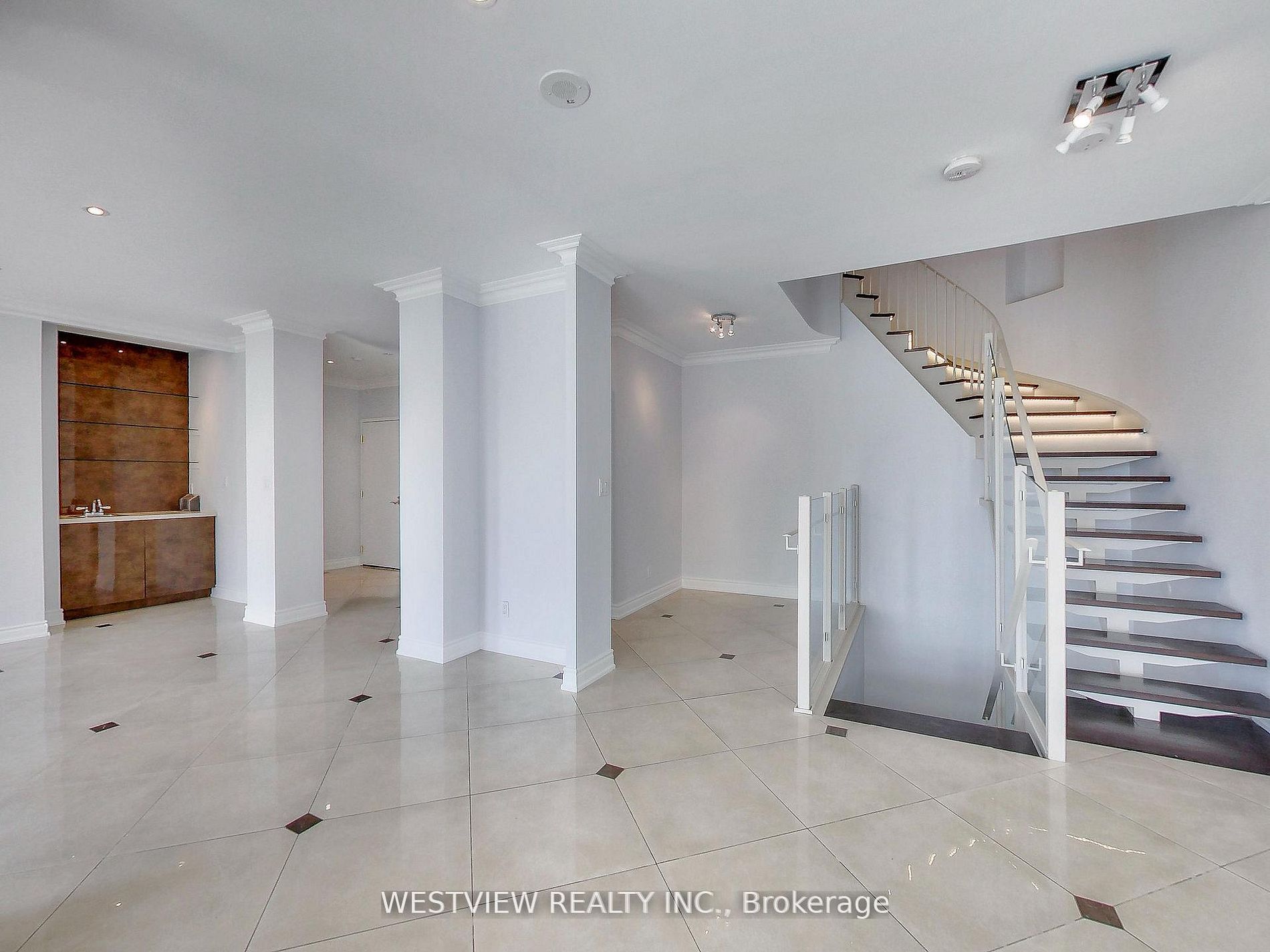 2111 Lake Shore Boulevard 116 Property Photo 9