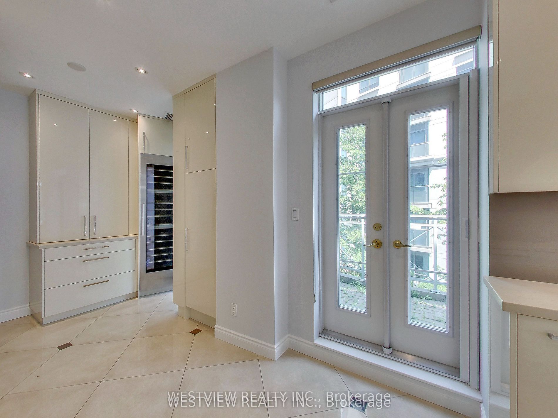 2111 Lake Shore Boulevard 116 Property Photo 19