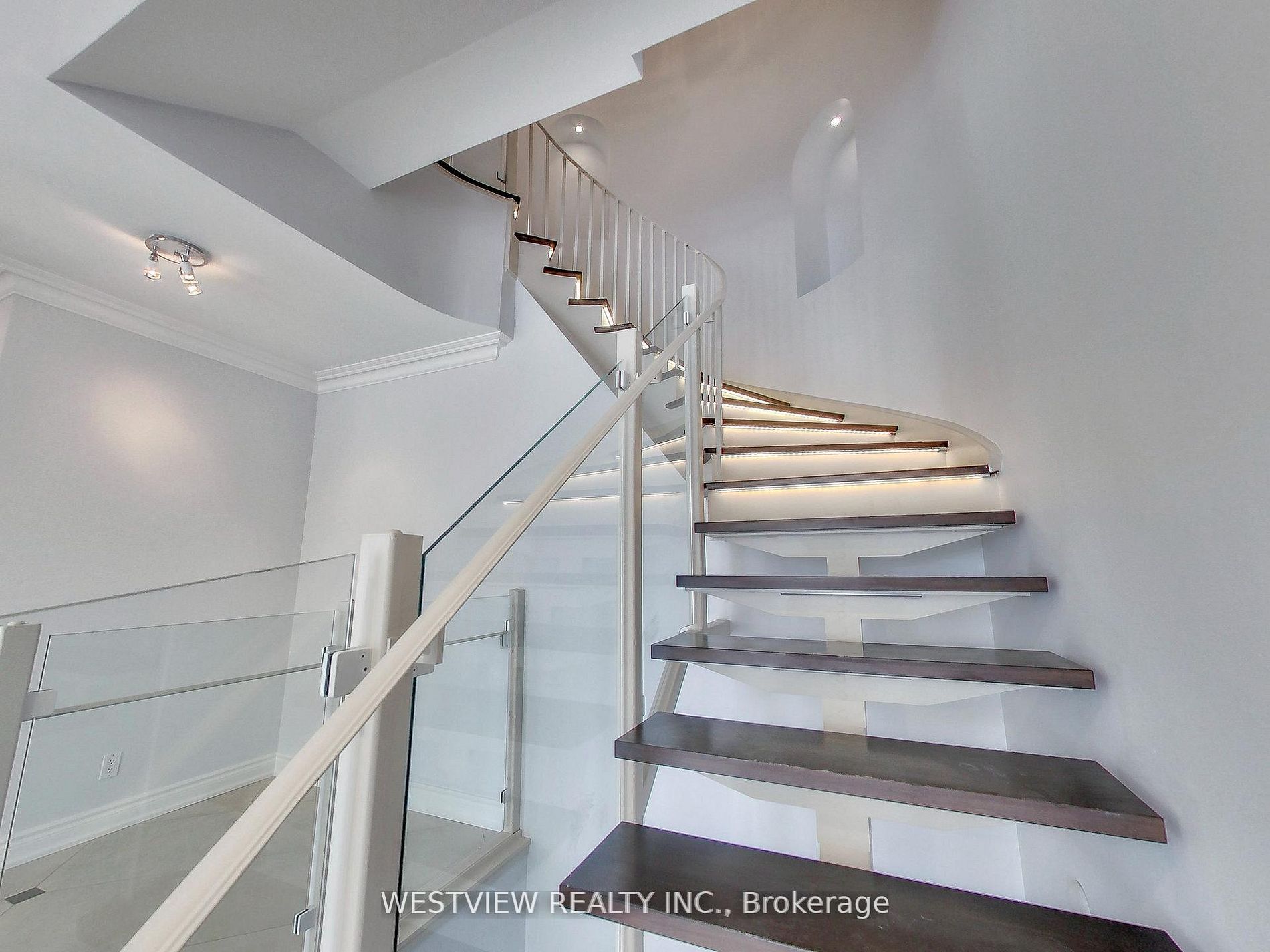 2111 Lake Shore Boulevard 116 Property Photo 22
