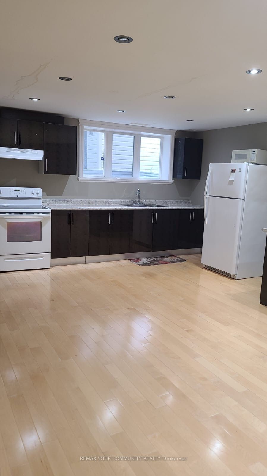 39 Treeline Boulevard Basem. Property Photo 2