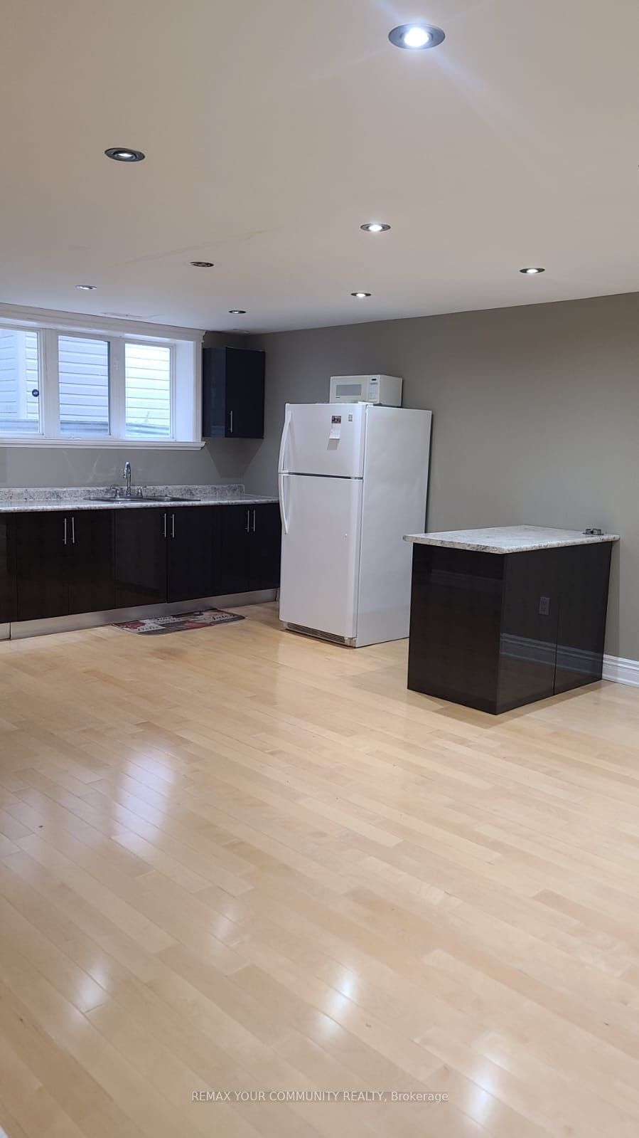 39 Treeline Boulevard Basem. Property Photo 3