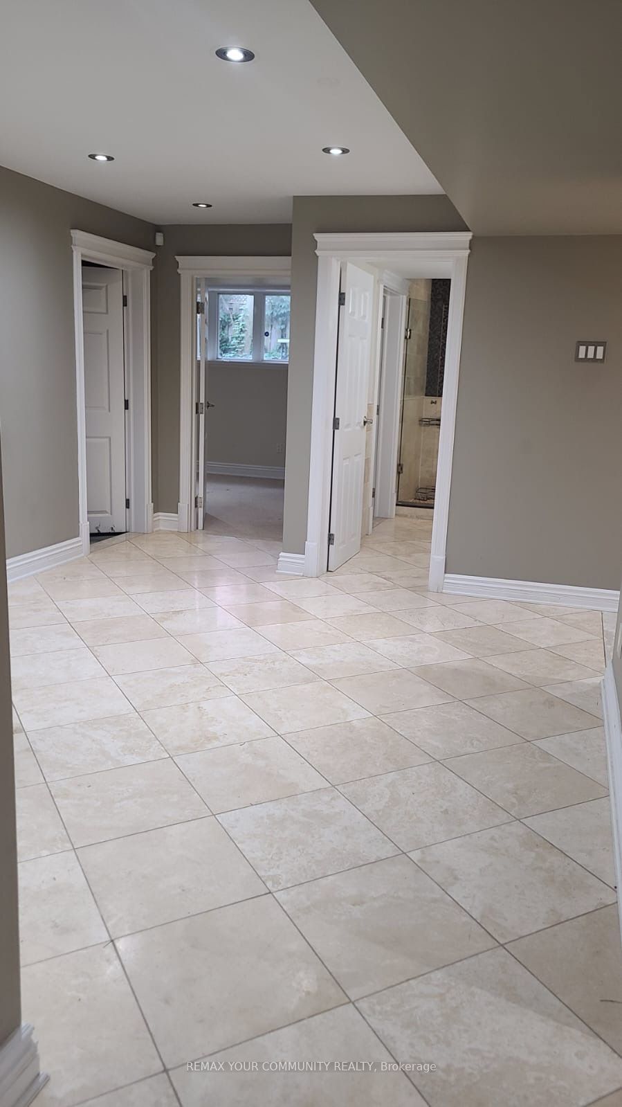 39 Treeline Boulevard Basem. Property Photo 5