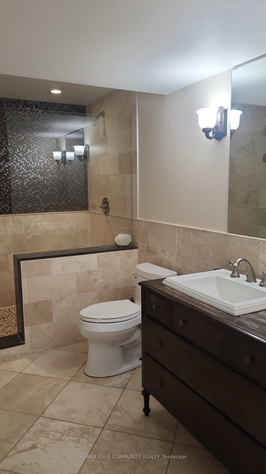 39 Treeline Boulevard Basem. Property Photo 10