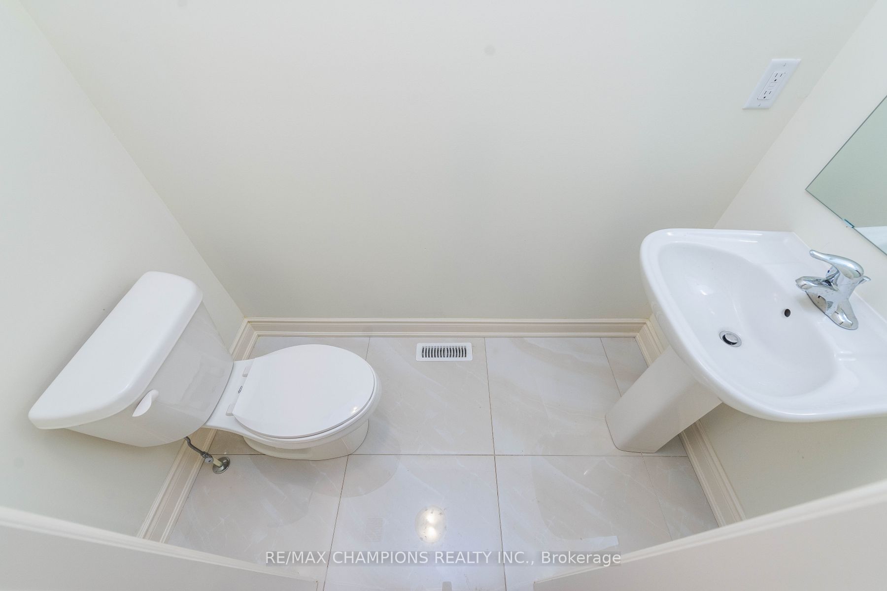 9 Cadence Road Property Photo 4