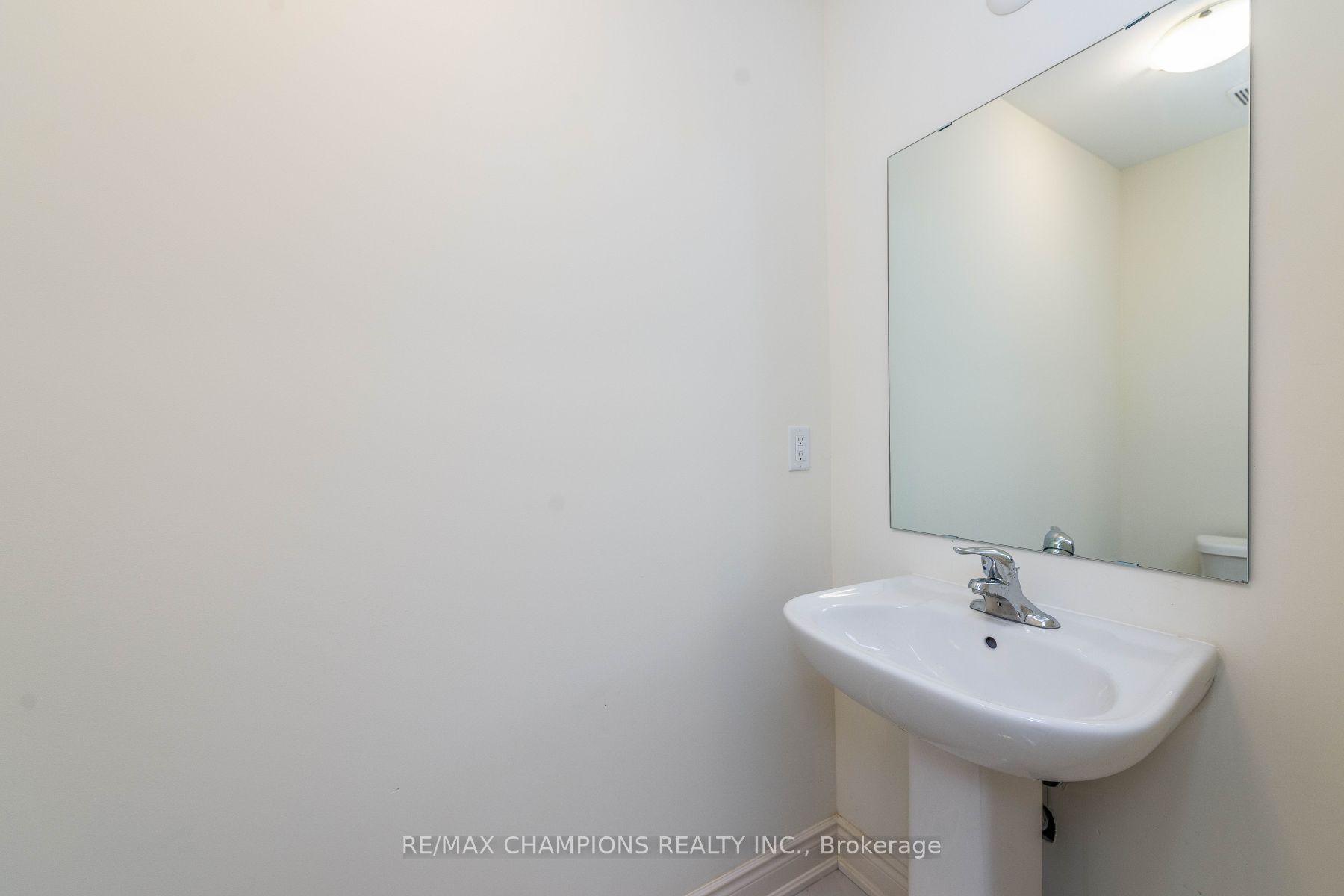 9 Cadence Road Property Photo 5