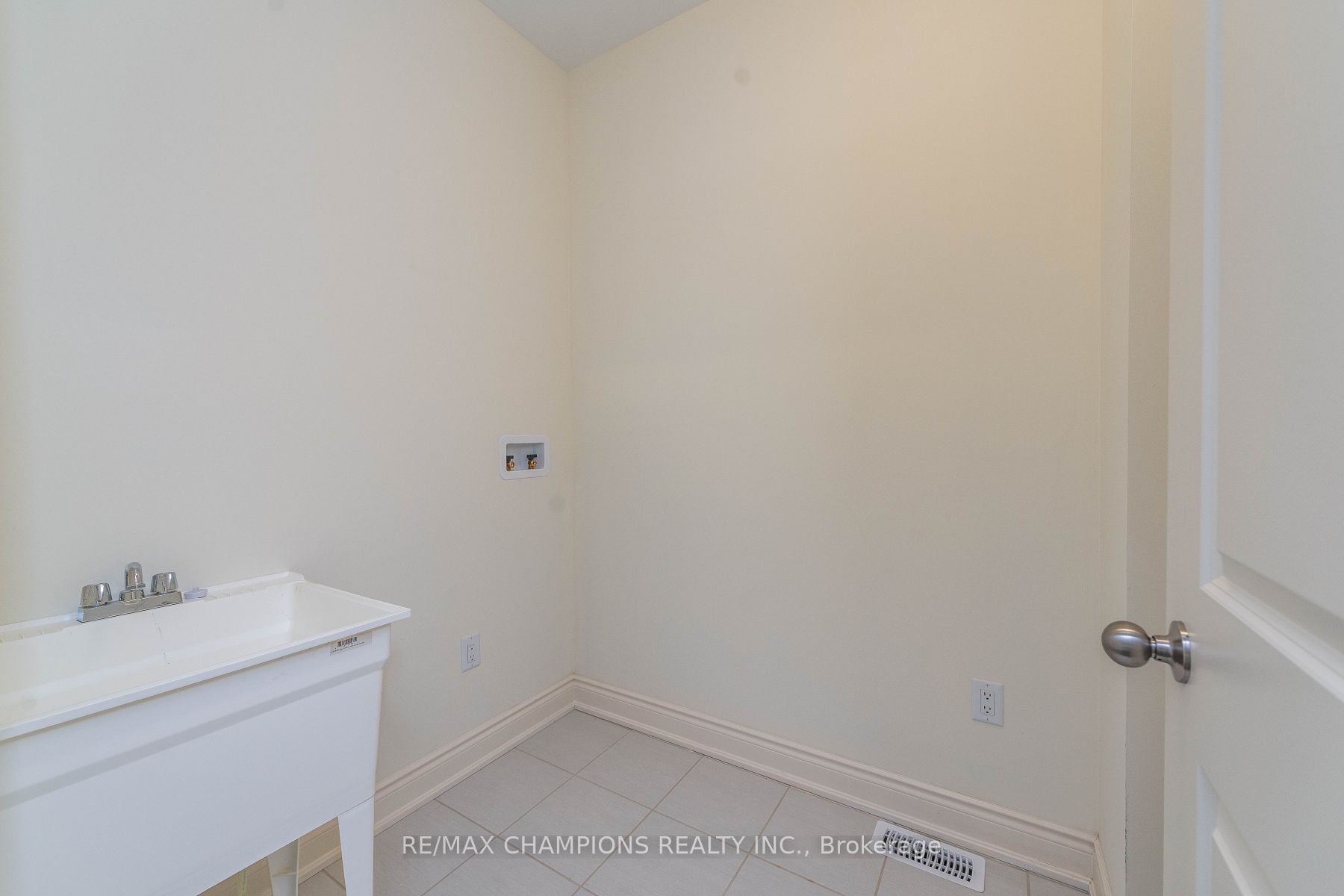 9 Cadence Road Property Photo 18