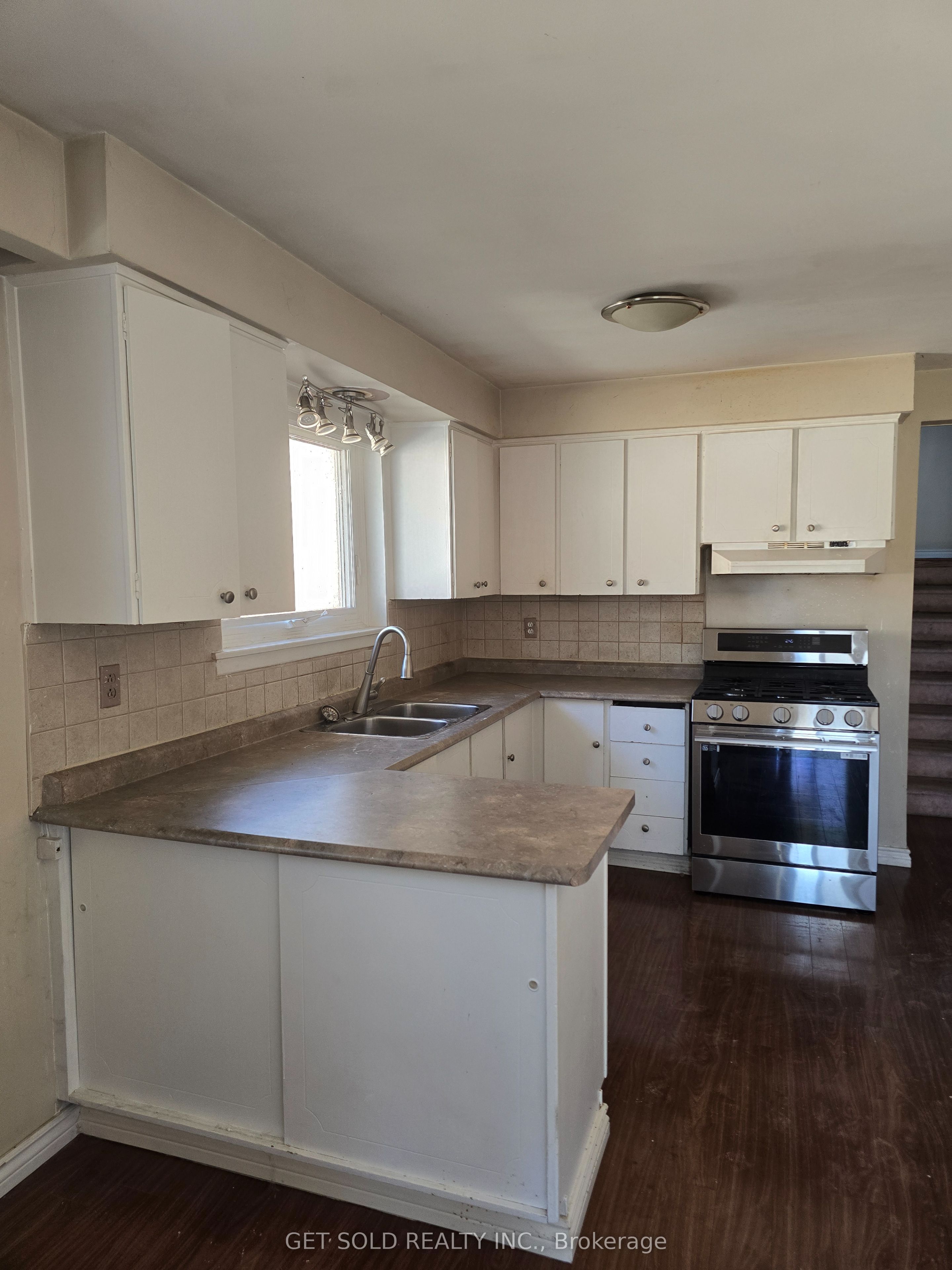 3191 Fieldgate Drive Property Photo 4
