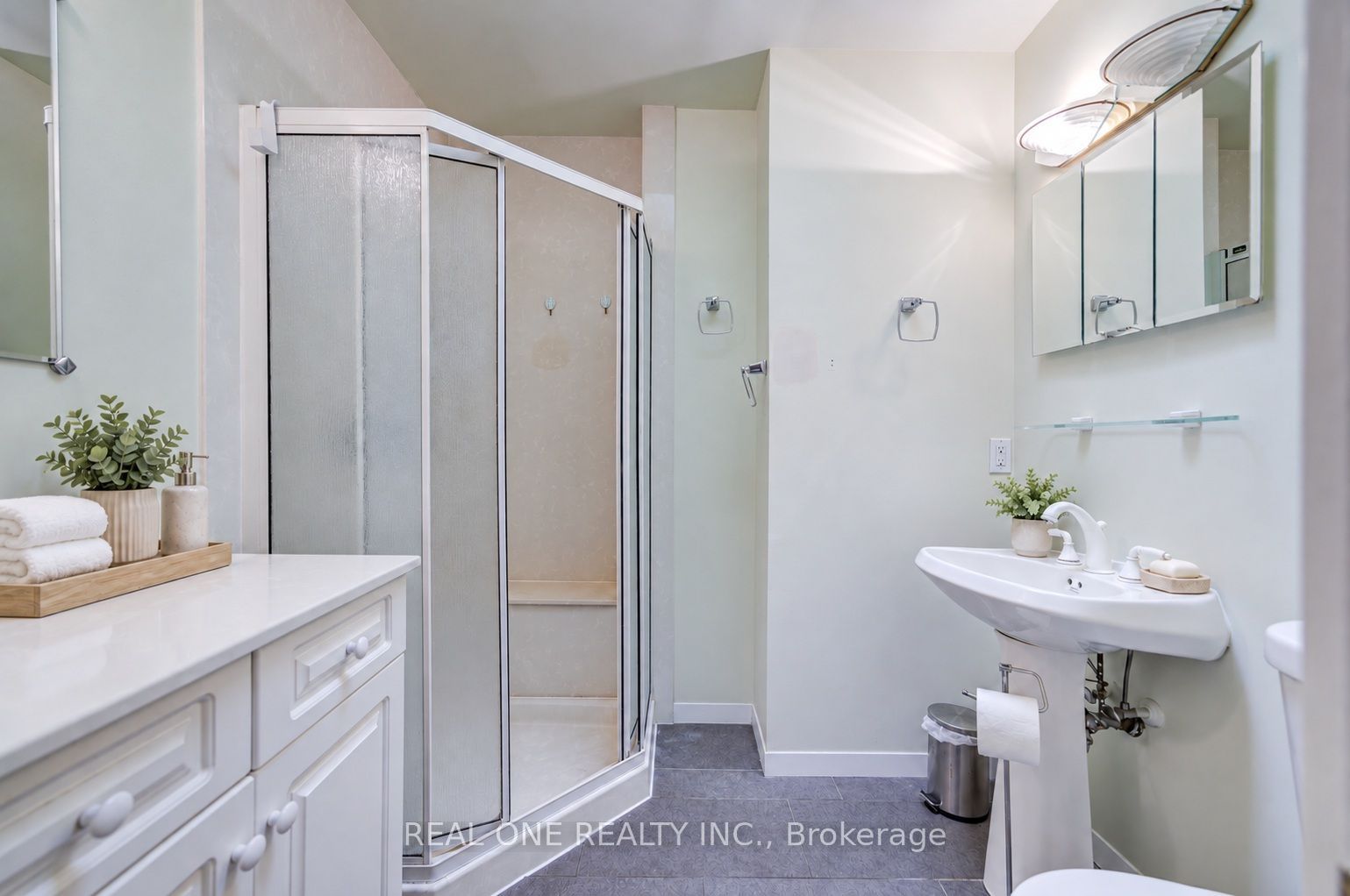 401 Swinburne Road Property Photo 25