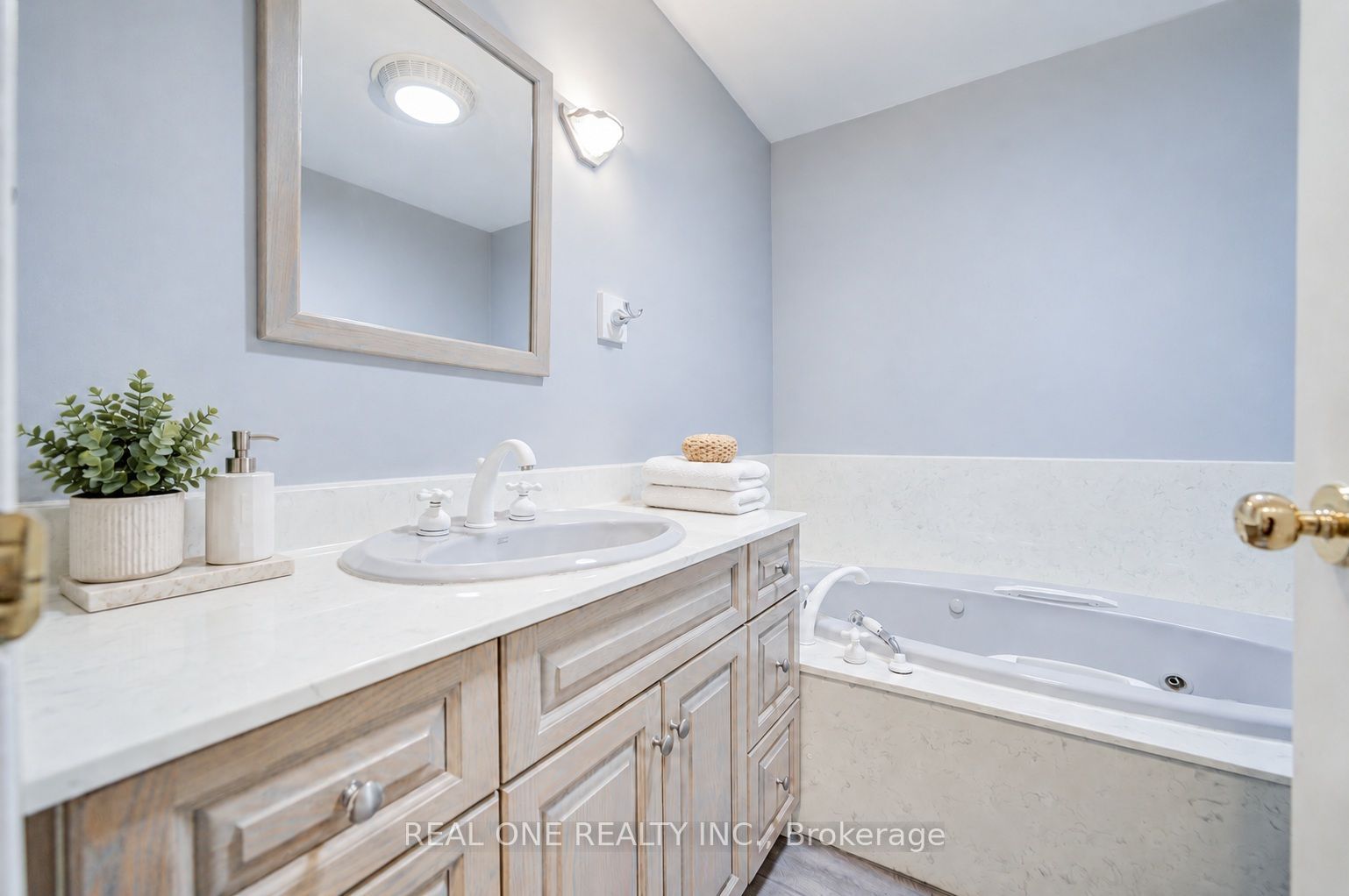 401 Swinburne Road Property Photo 28