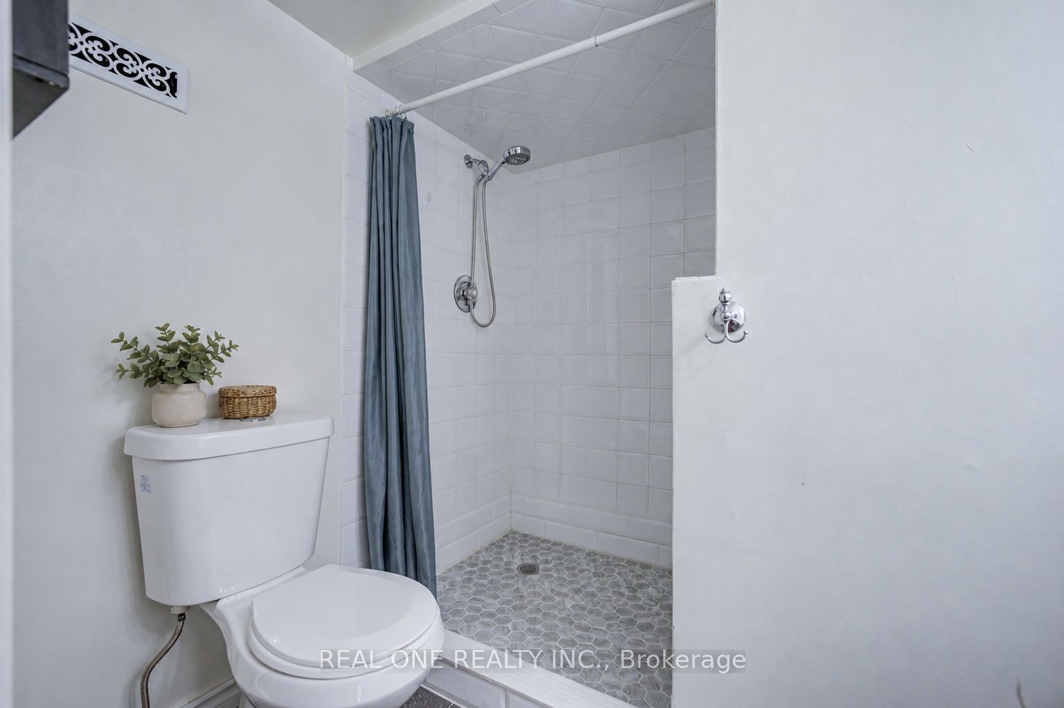 401 Swinburne Road Property Photo 36