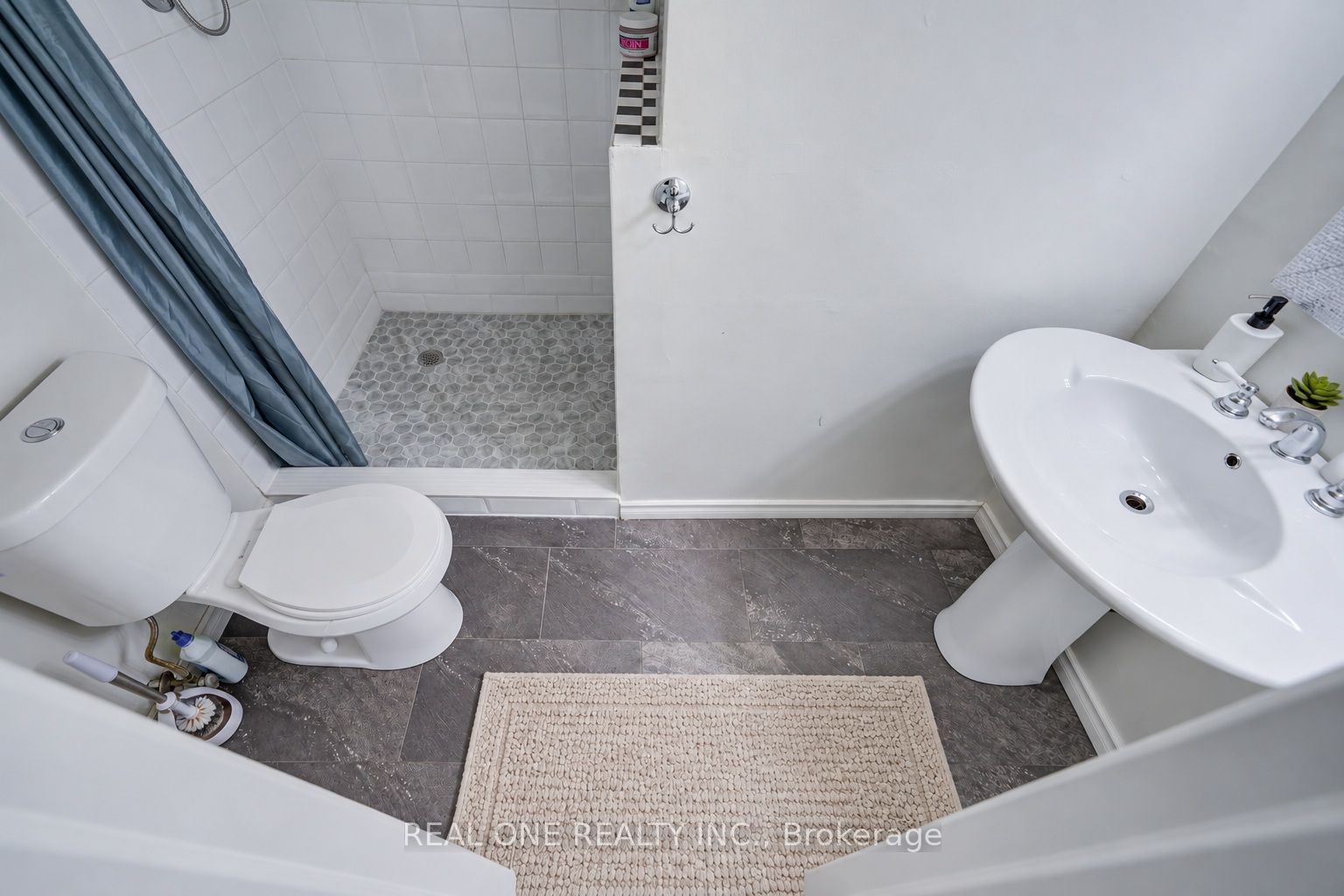 401 Swinburne Road Property Photo 37