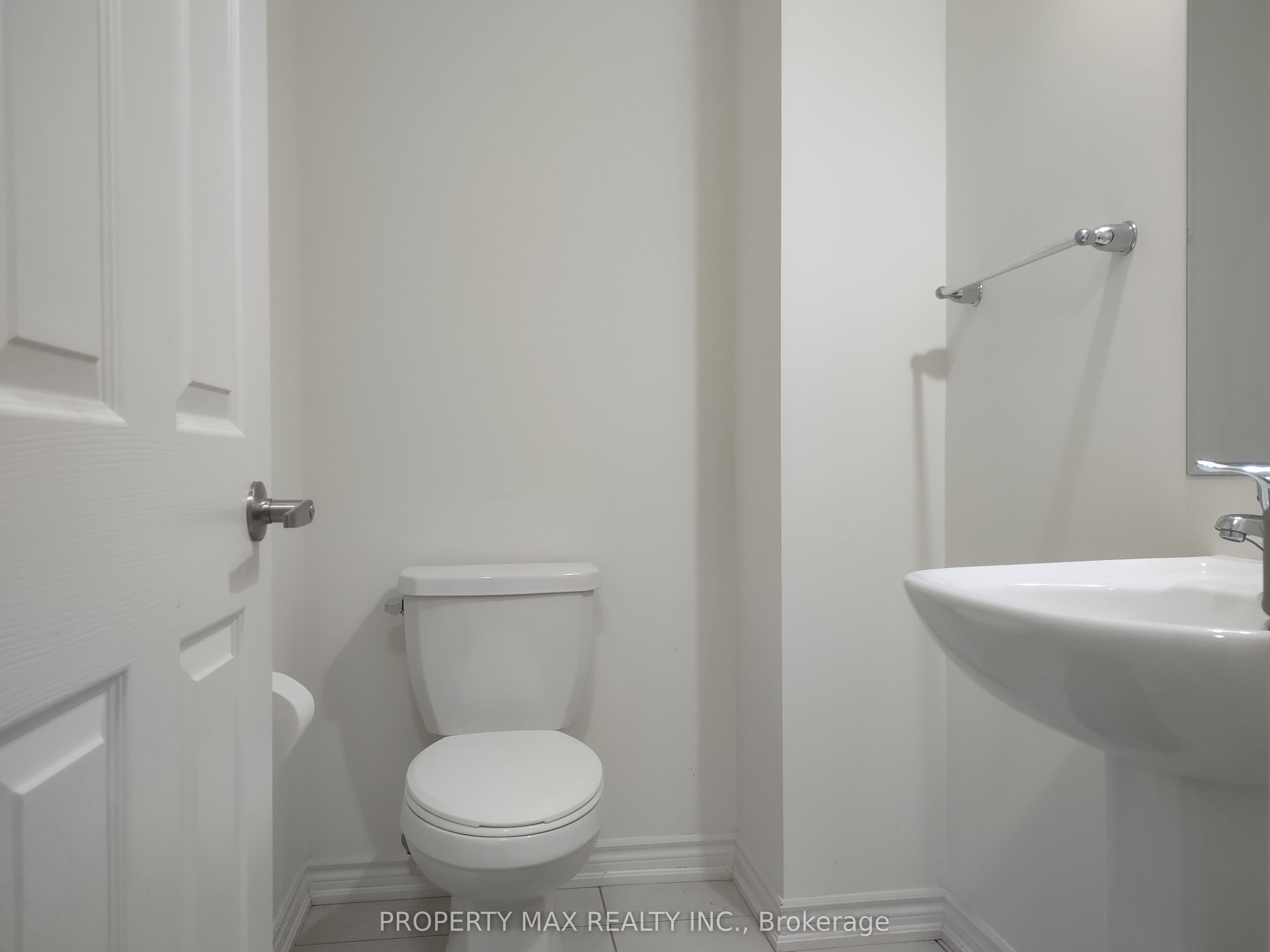 240 Lagerfeld Drive 12 Property Photo 3