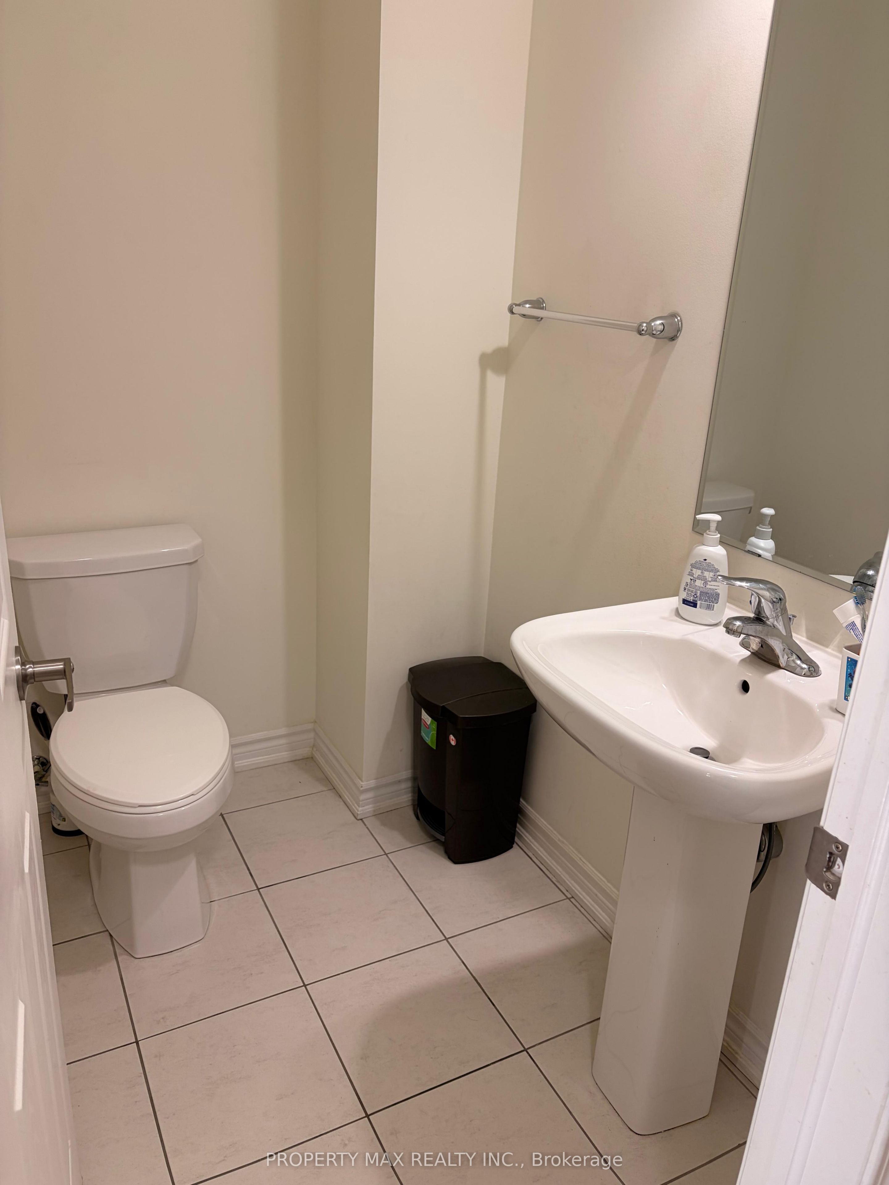 240 Lagerfeld Drive 12 Property Photo 9