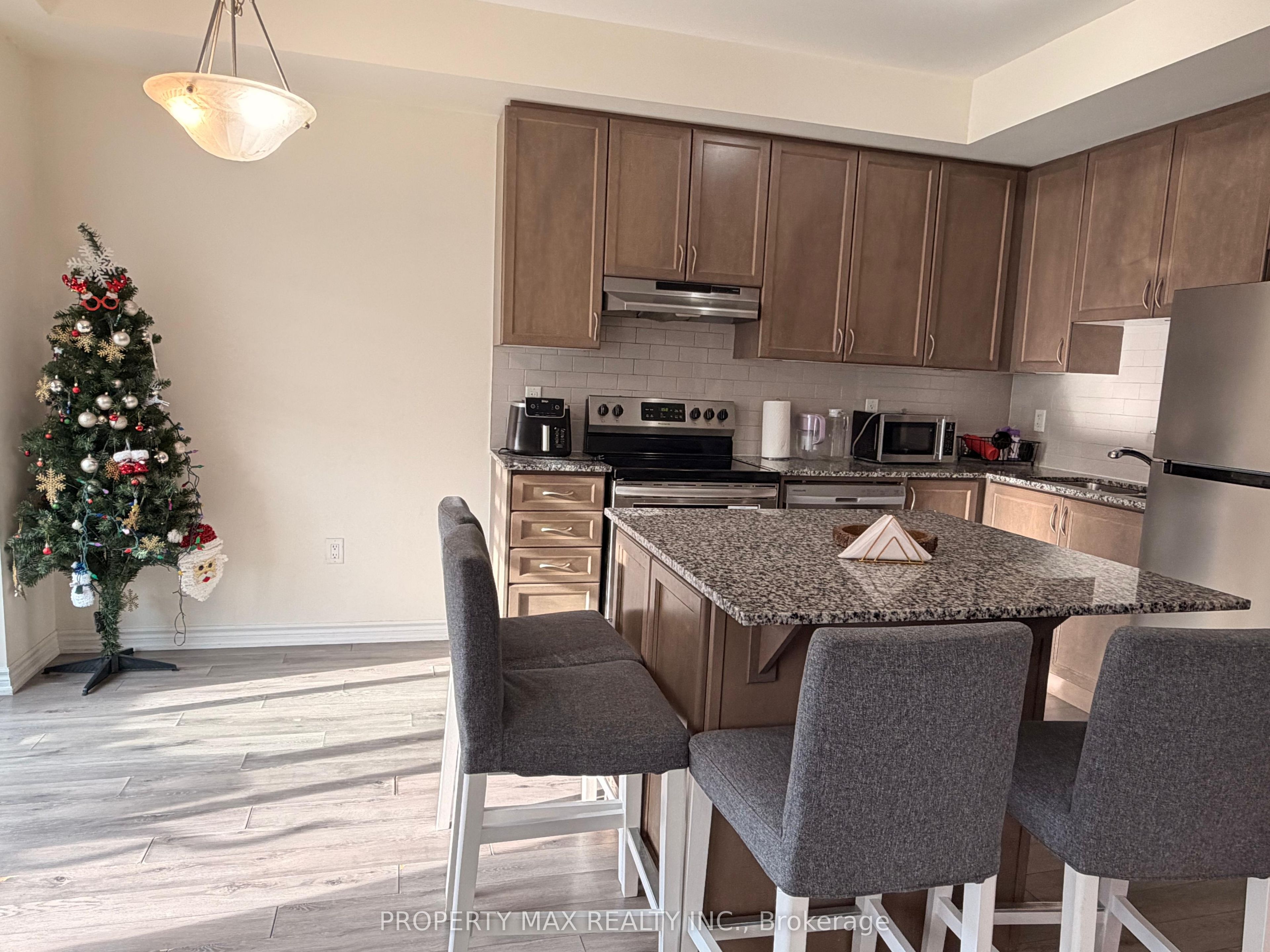 240 Lagerfeld Drive 12 Property Photo 11