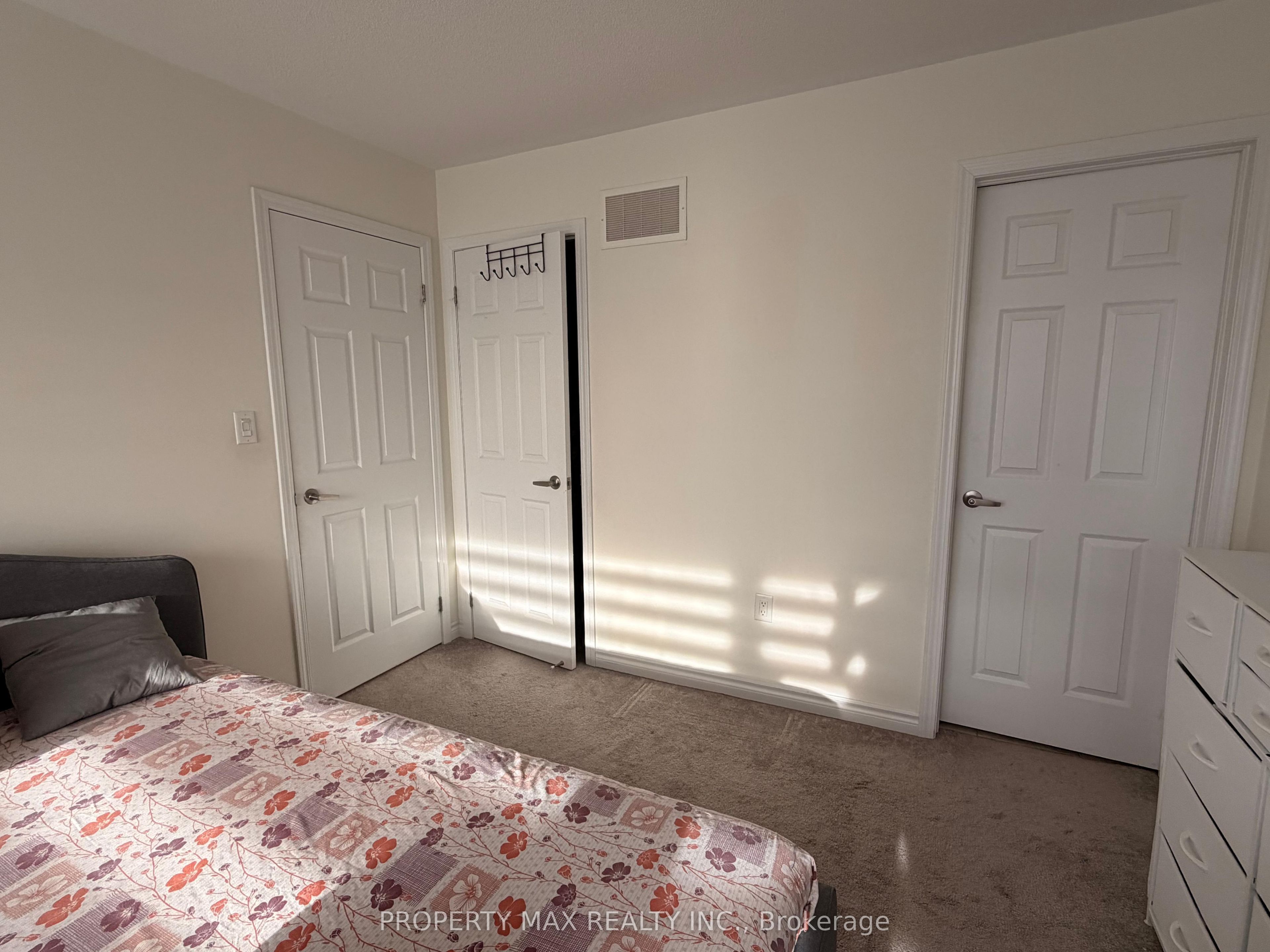 240 Lagerfeld Drive 12 Property Photo 14