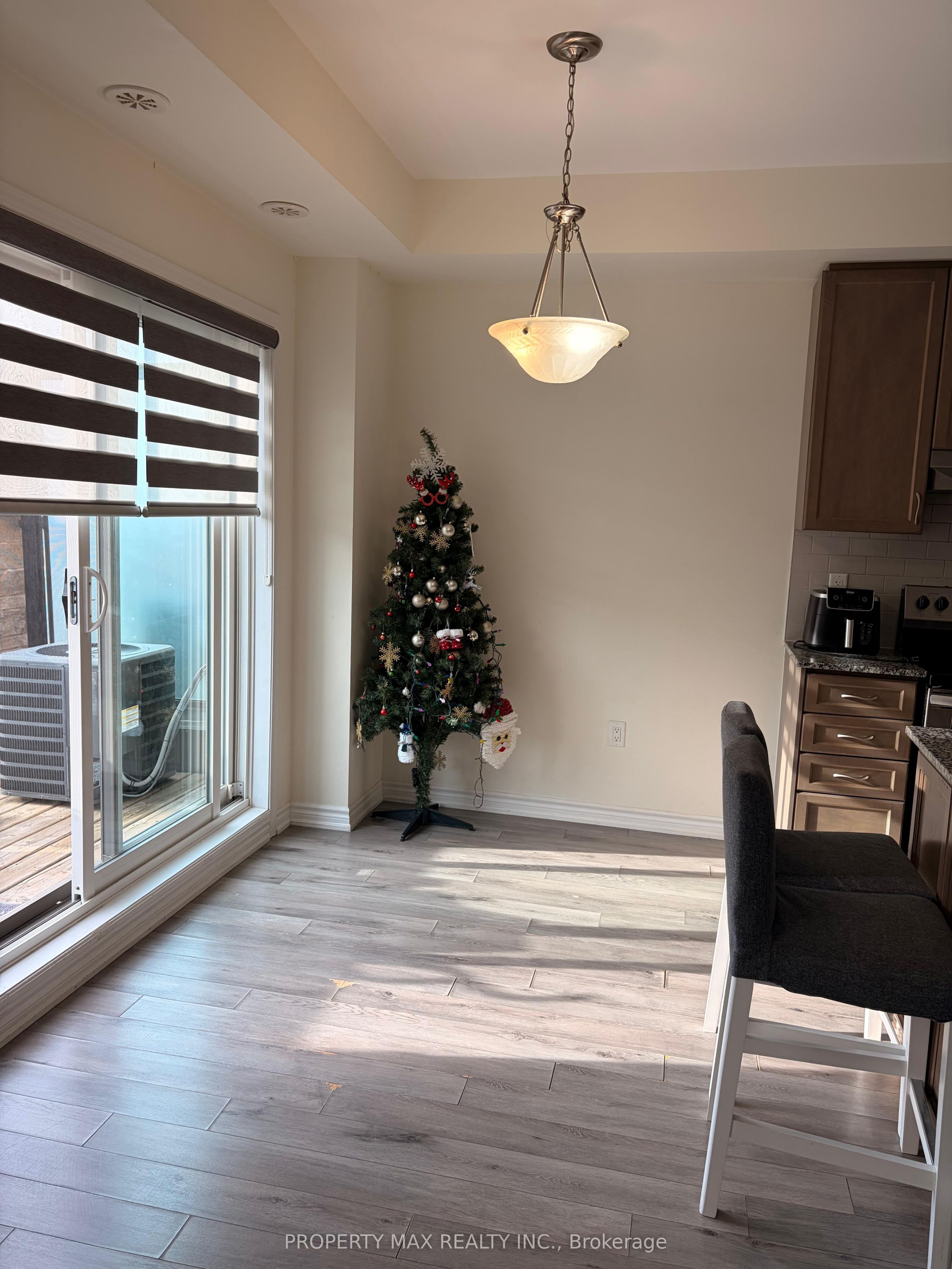 240 Lagerfeld Drive 12 Property Photo 19