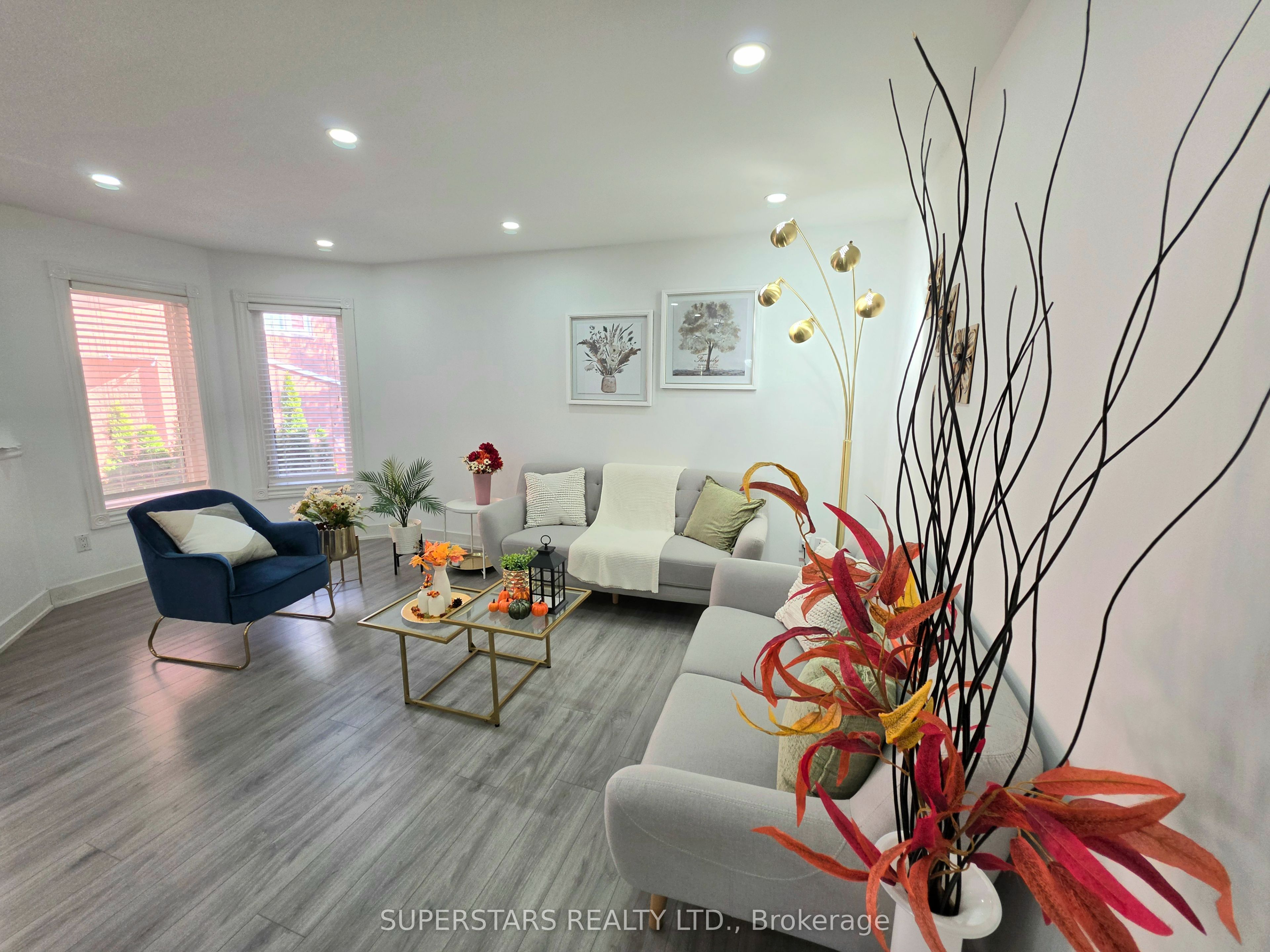 949 Binscarth Drive Property Photo 3
