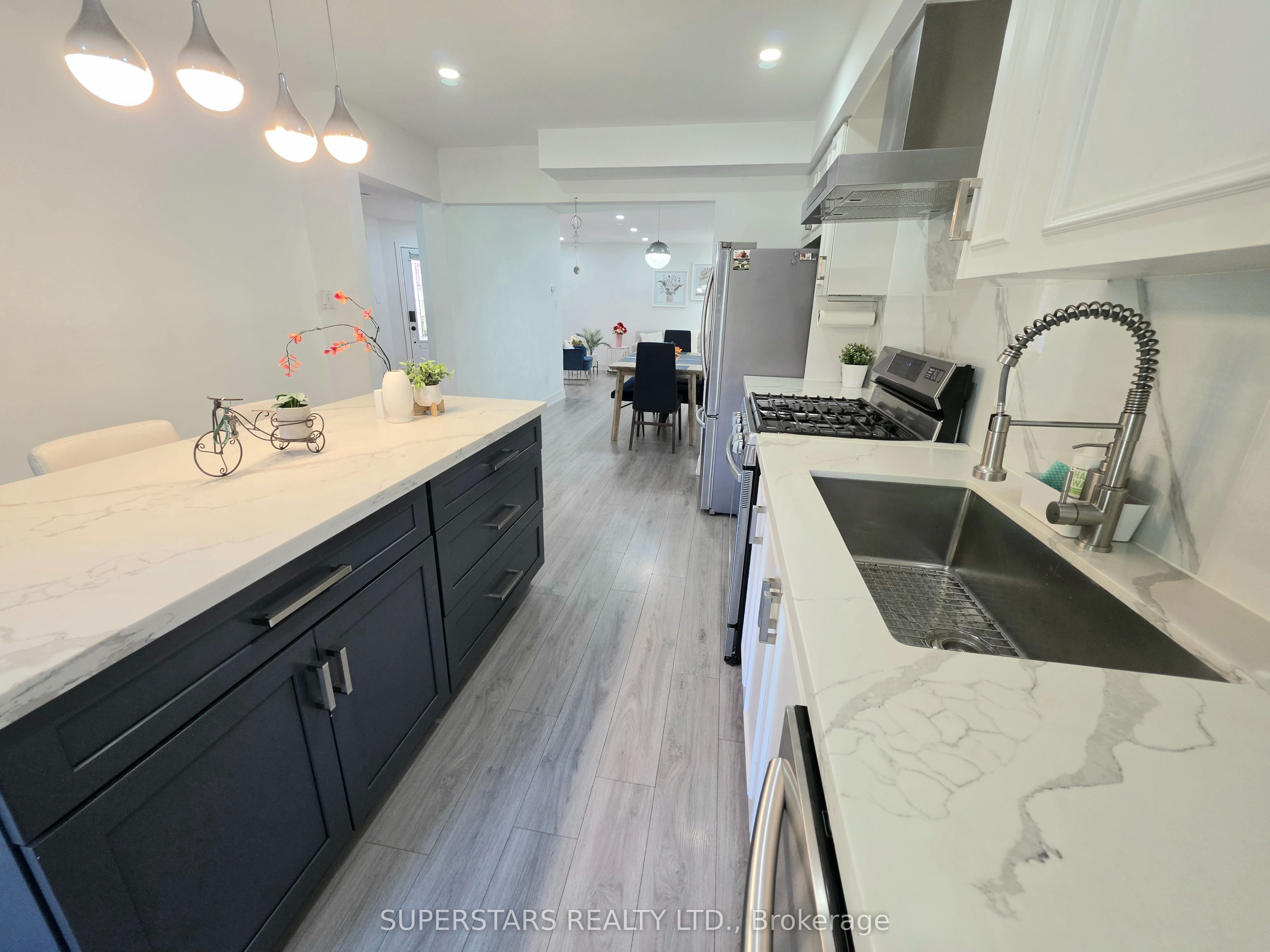949 Binscarth Drive Property Photo 9