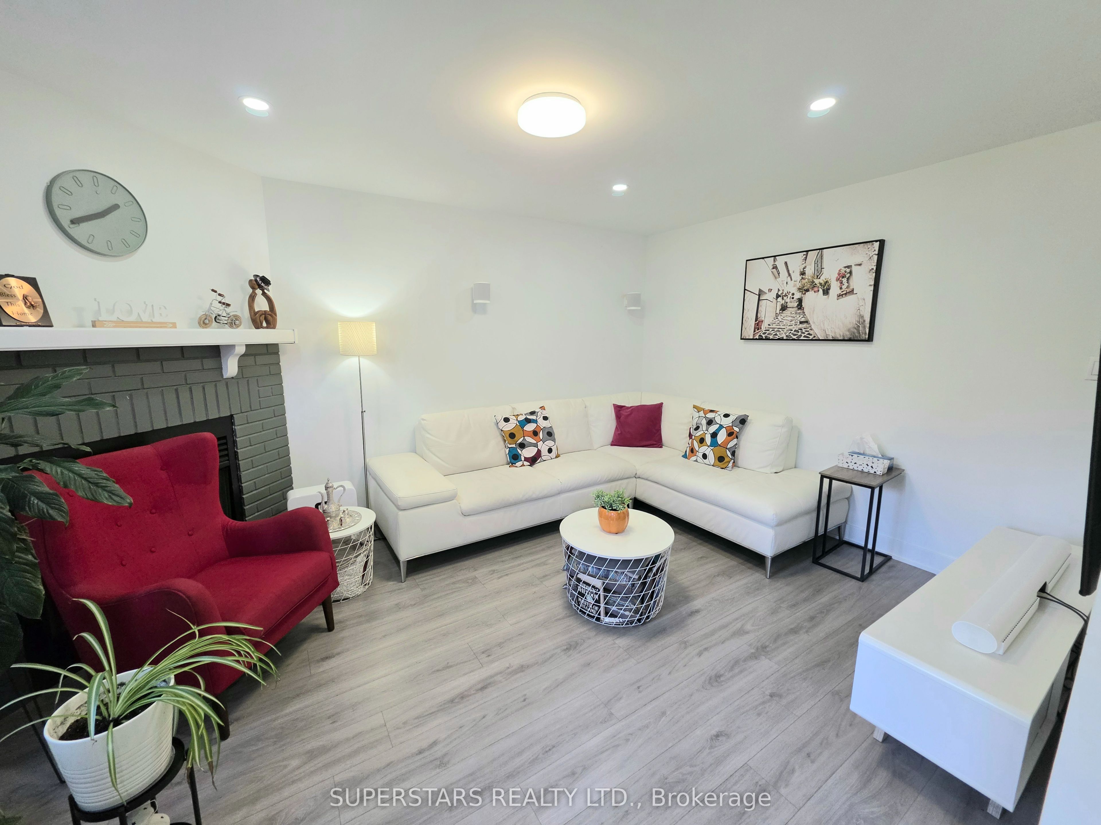 949 Binscarth Drive Property Photo 11