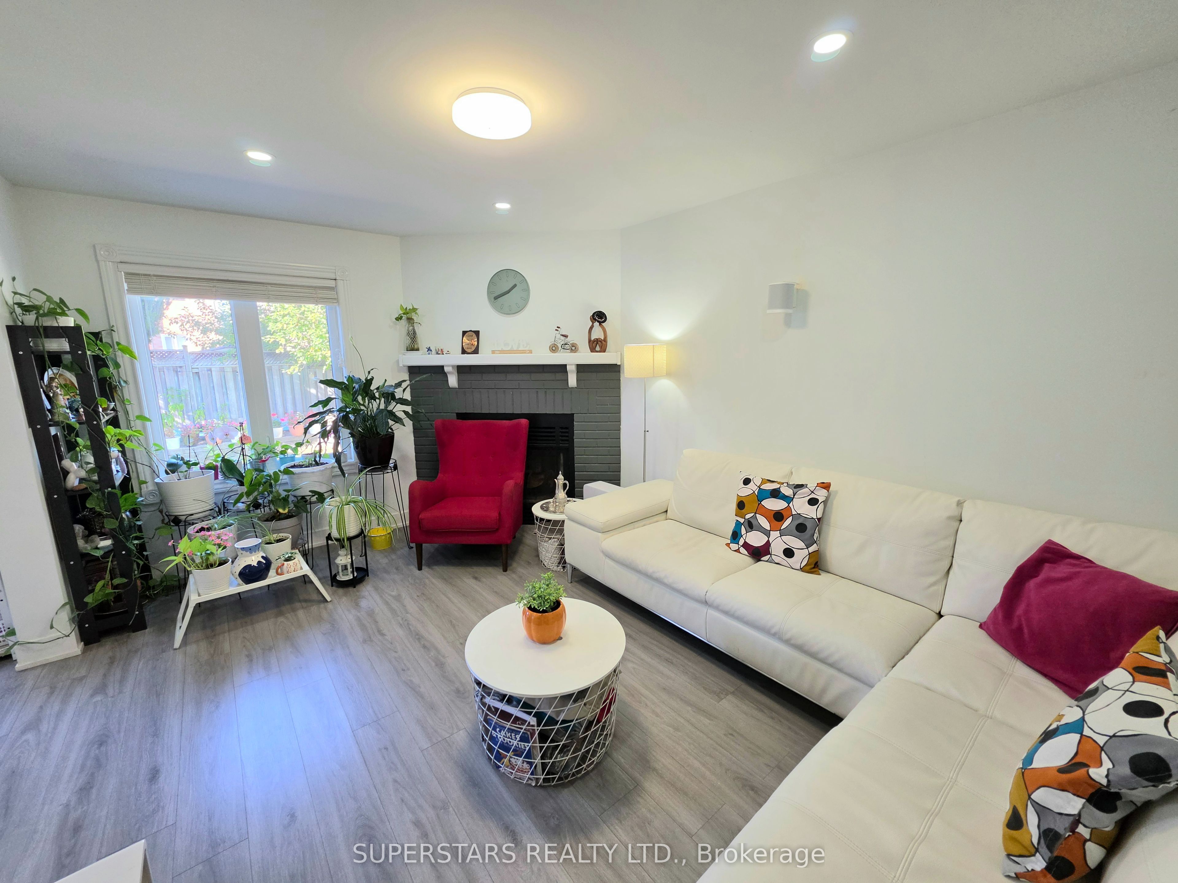 949 Binscarth Drive Property Photo 13