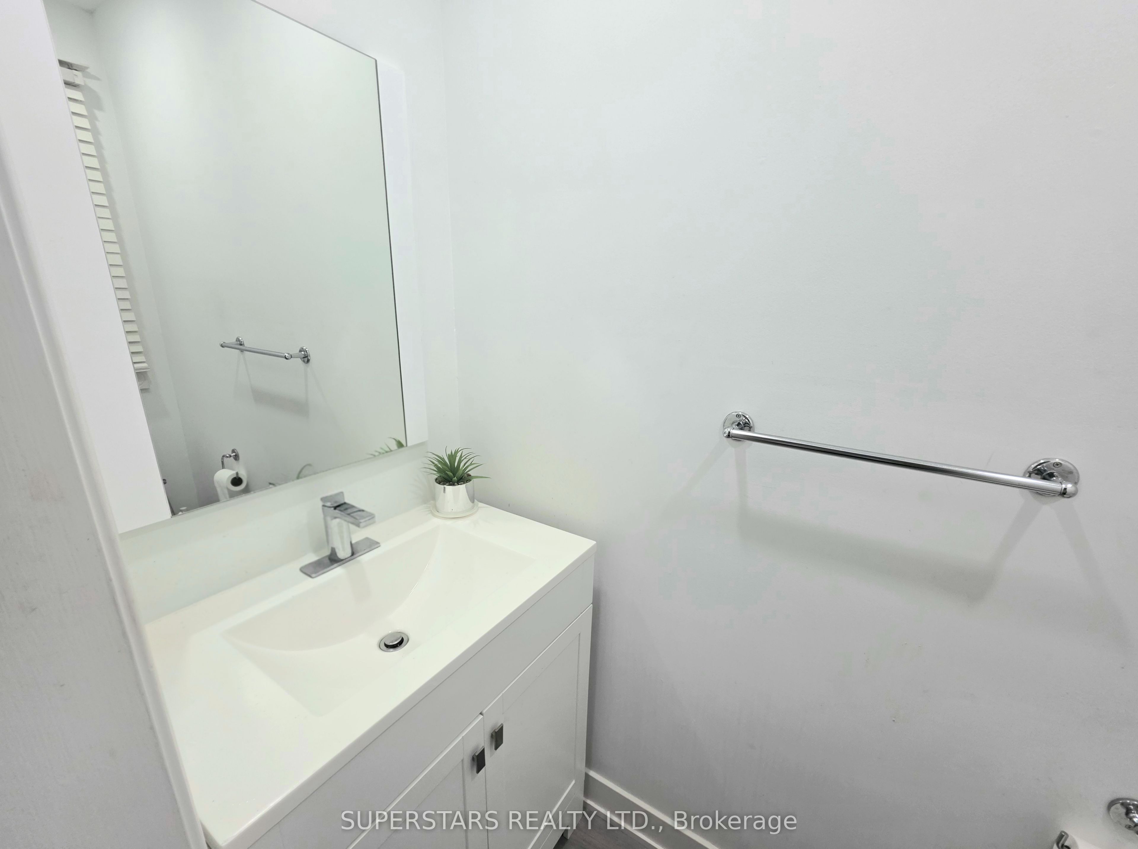 949 Binscarth Drive Property Photo 14
