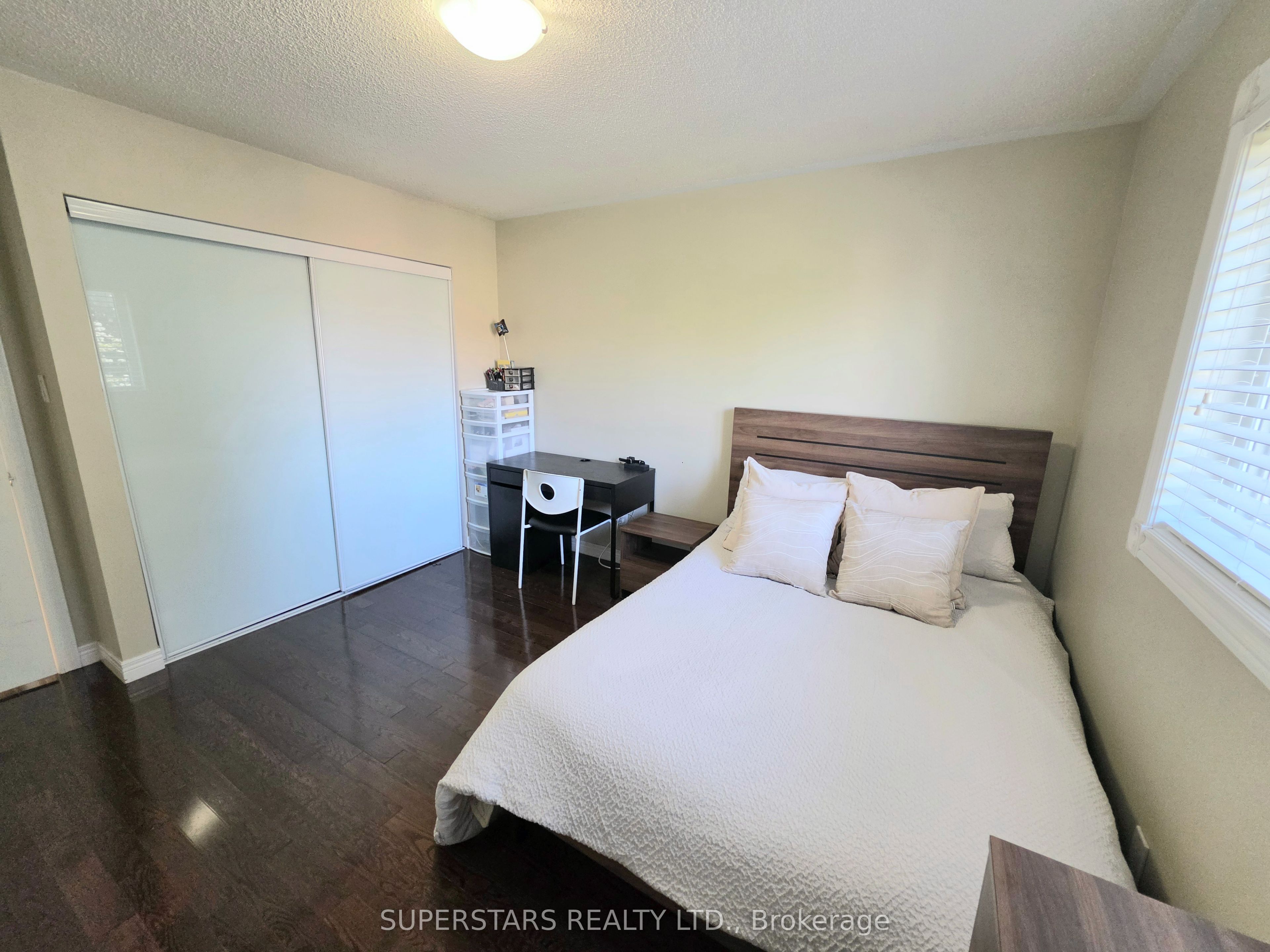949 Binscarth Drive Property Photo 24