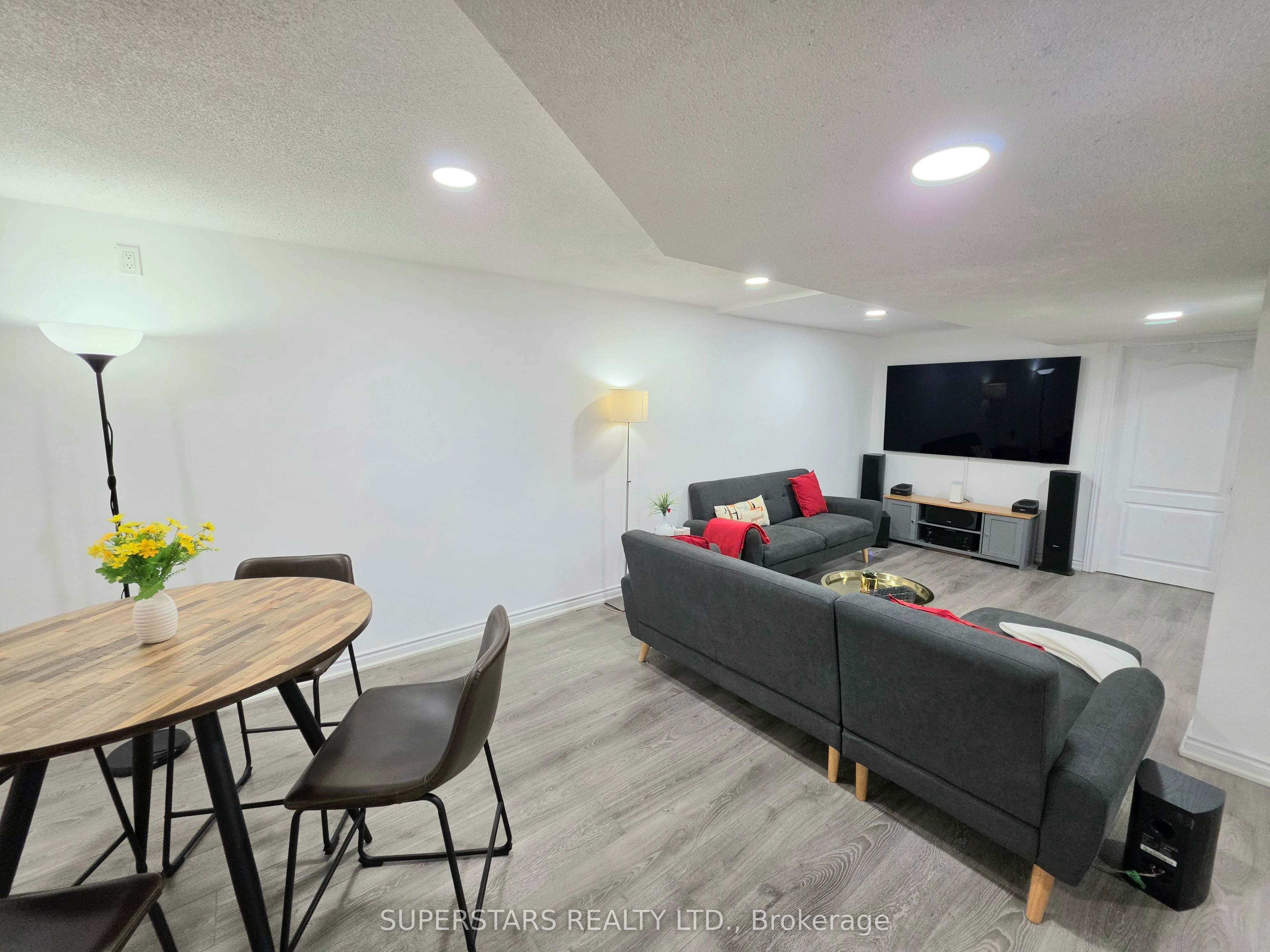 949 Binscarth Drive Property Photo 31