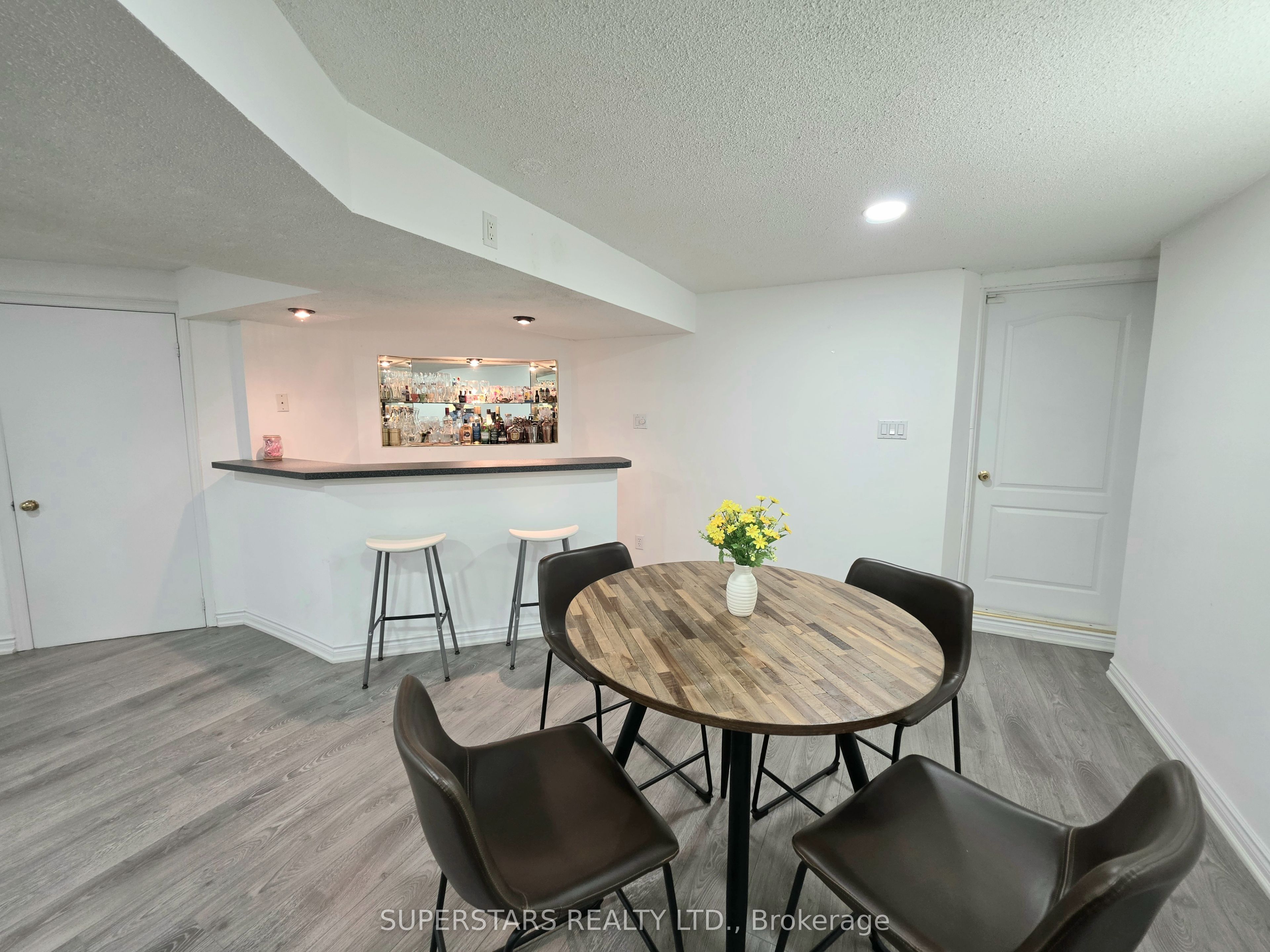 949 Binscarth Drive Property Photo 32