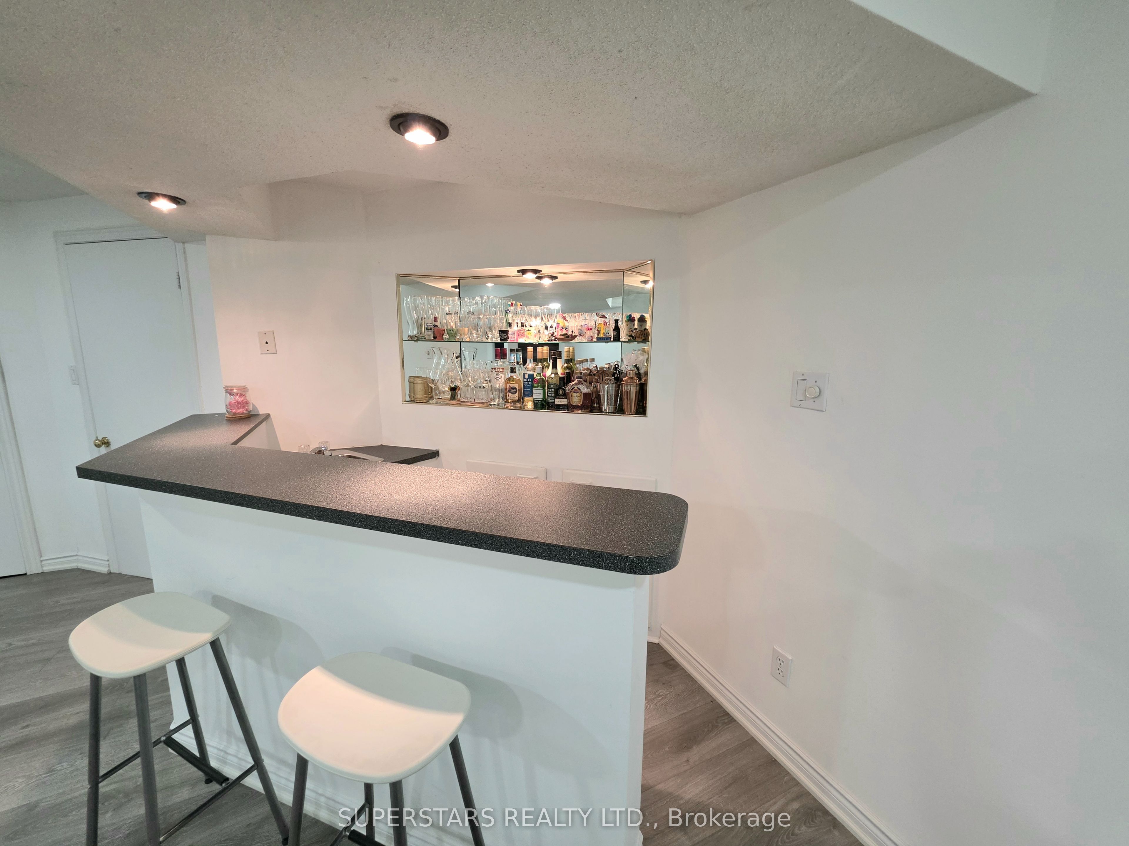 949 Binscarth Drive Property Photo 33