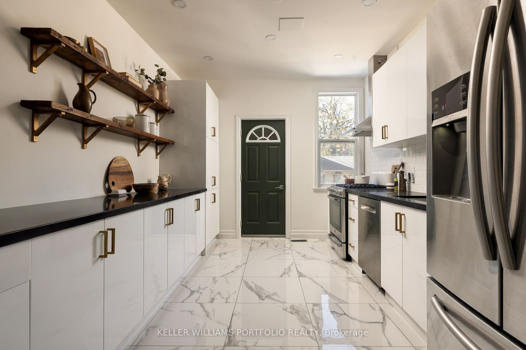 1006 Ossington Avenue Property Photo 9