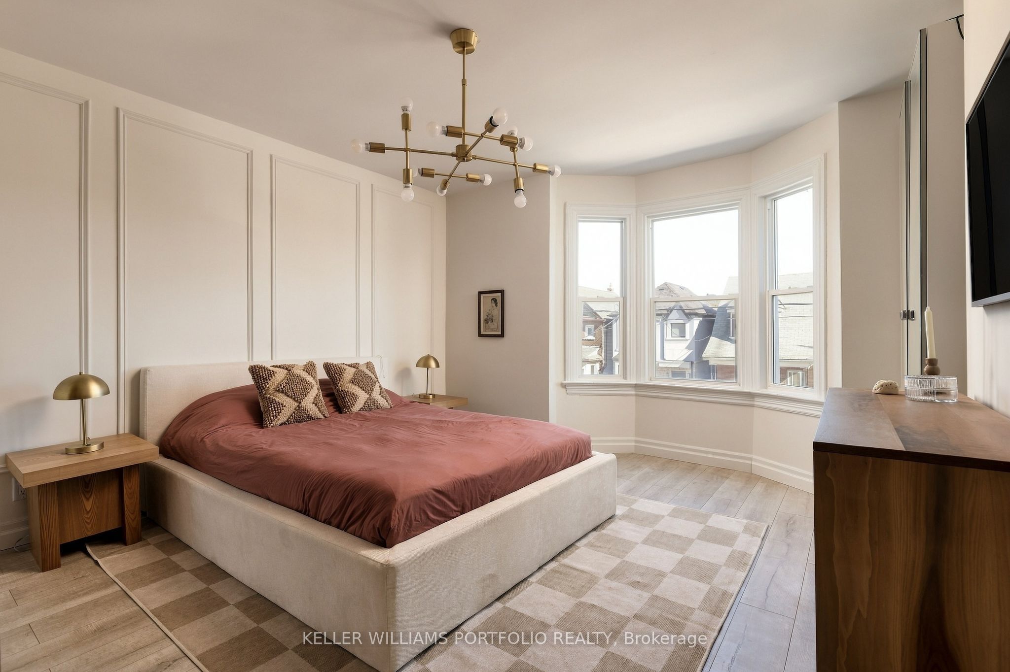 1006 Ossington Avenue Property Photo 11