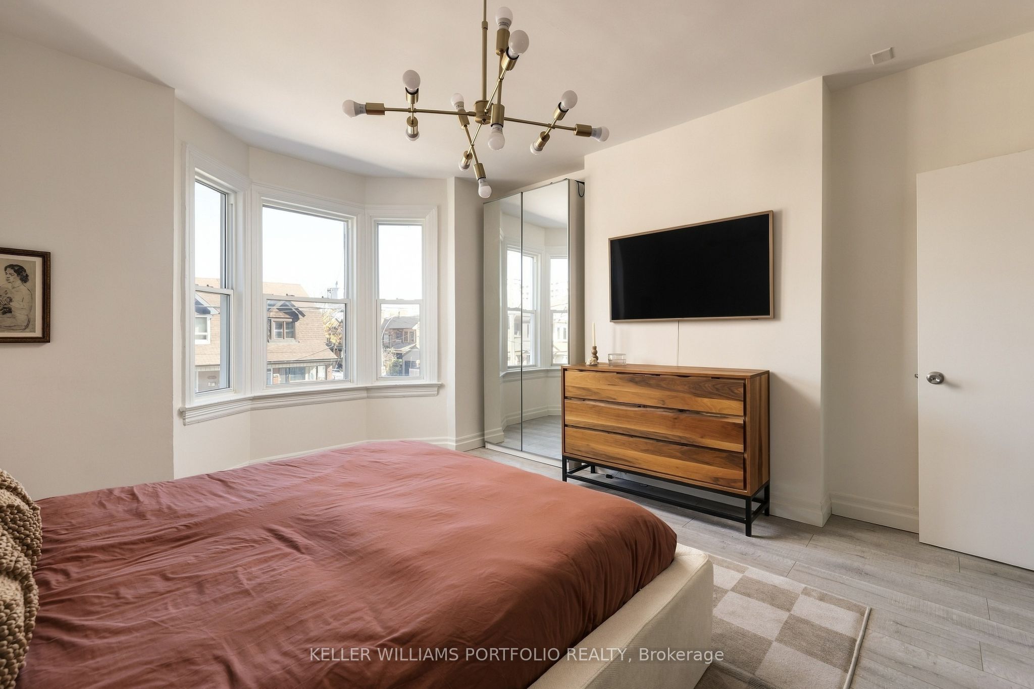 1006 Ossington Avenue Property Photo 13