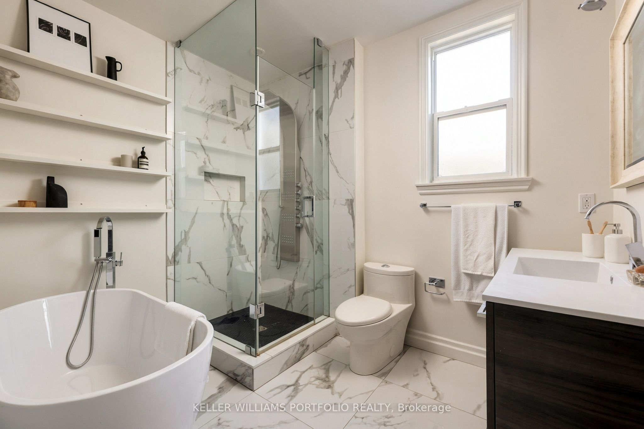 1006 Ossington Avenue Property Photo 14