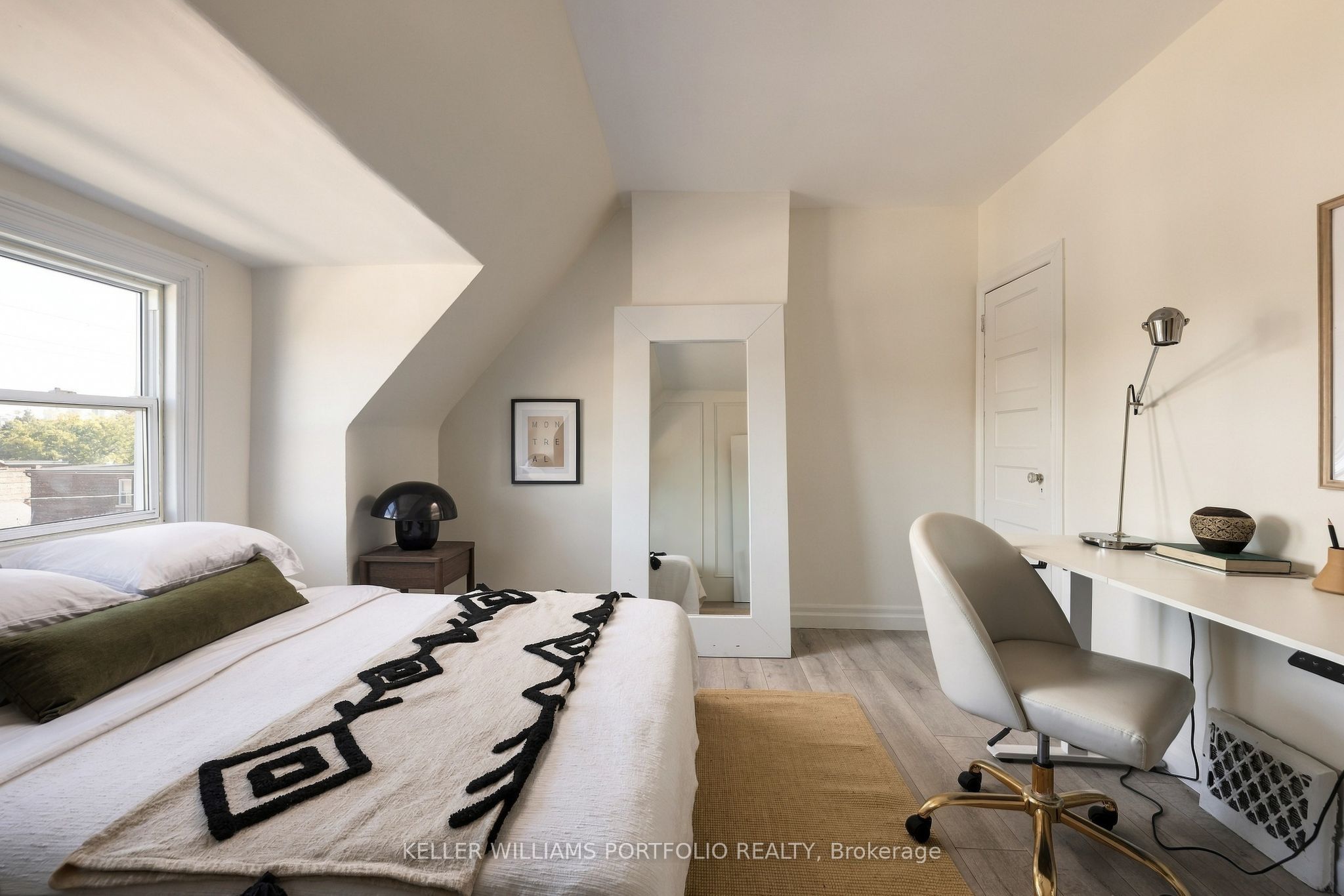 1006 Ossington Avenue Property Photo 18