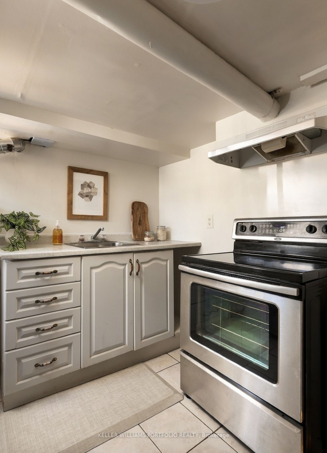 1006 Ossington Avenue Property Photo 27