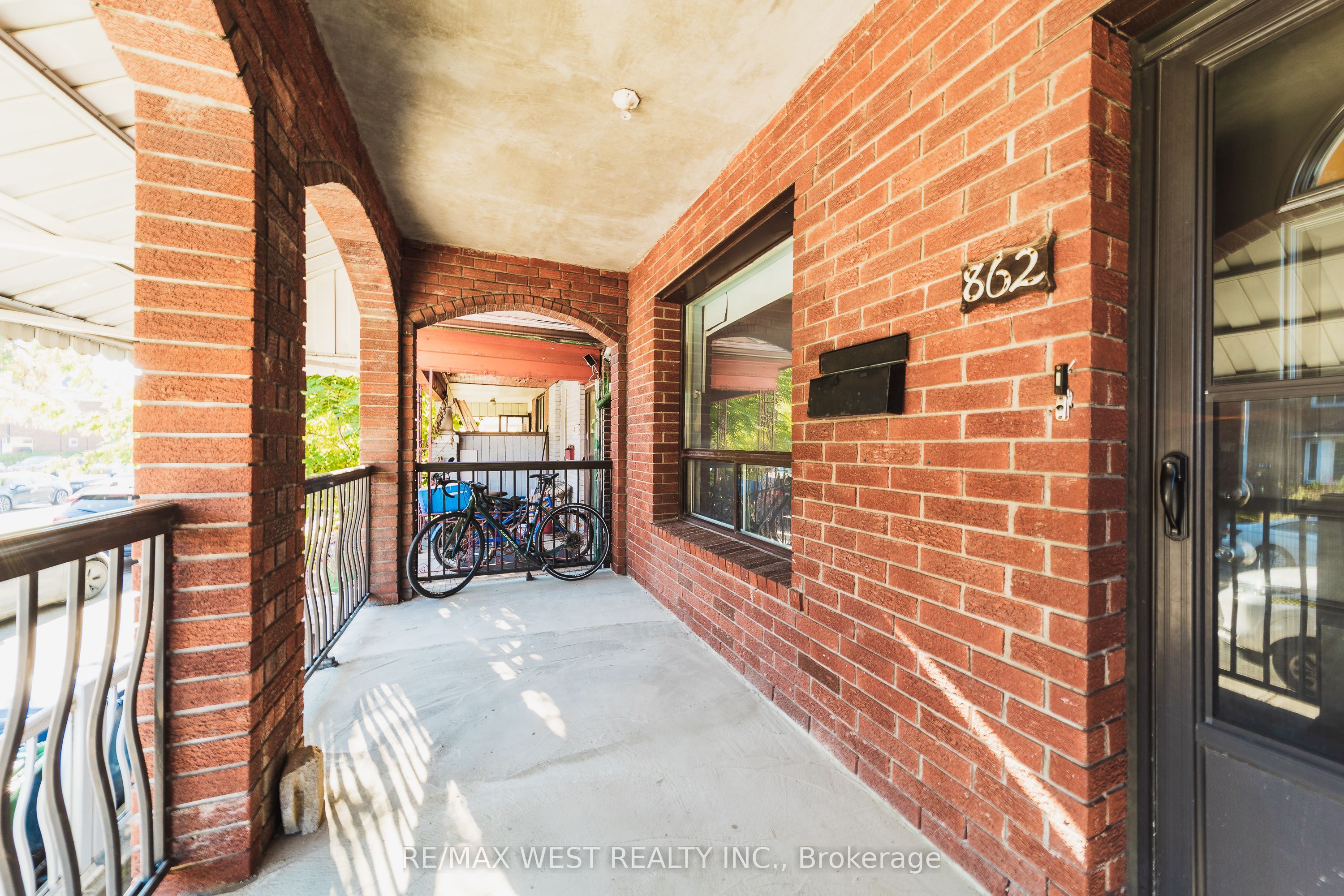 862 Ossington Avenue Main Property Photo 2