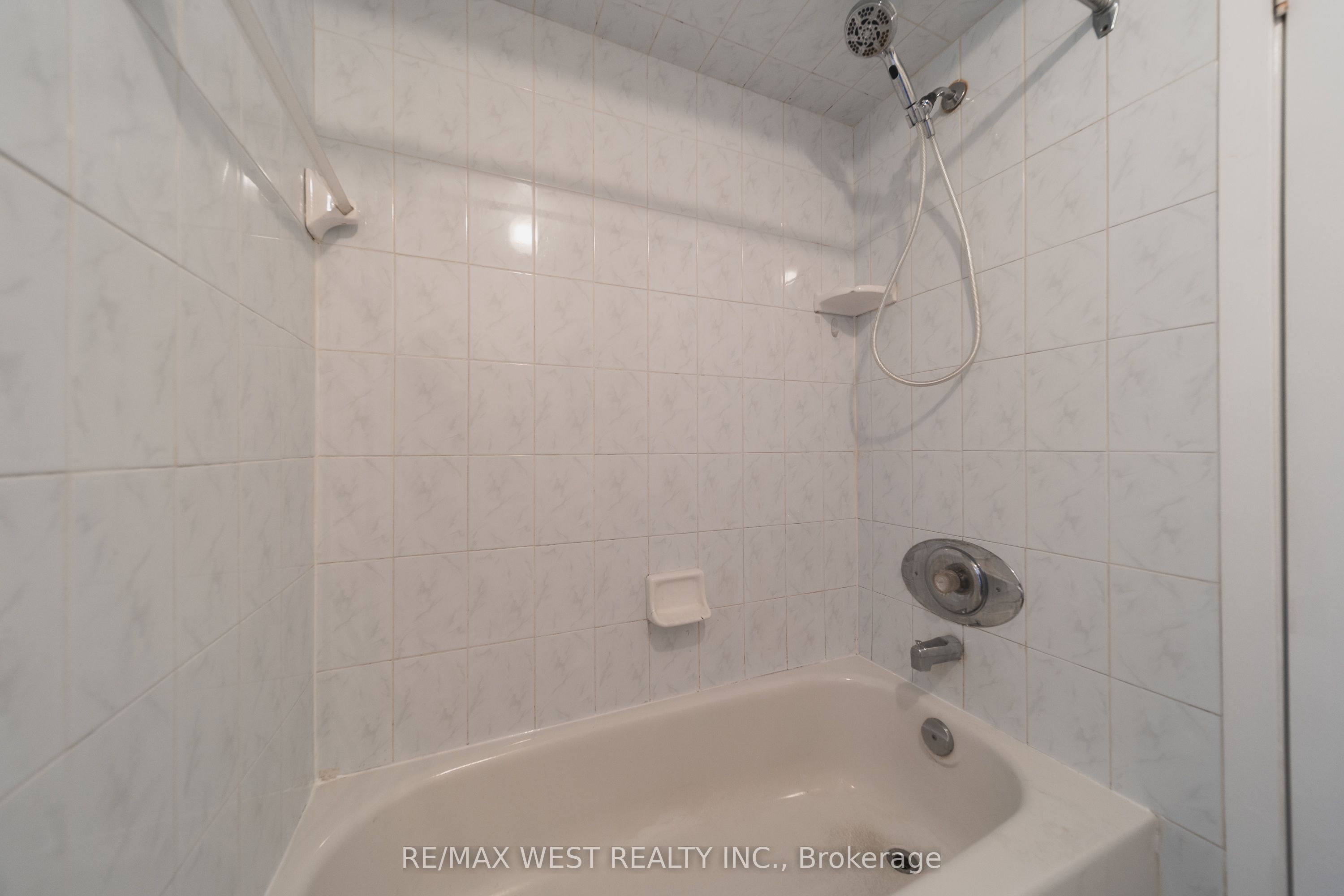 862 Ossington Avenue Main Property Photo 8
