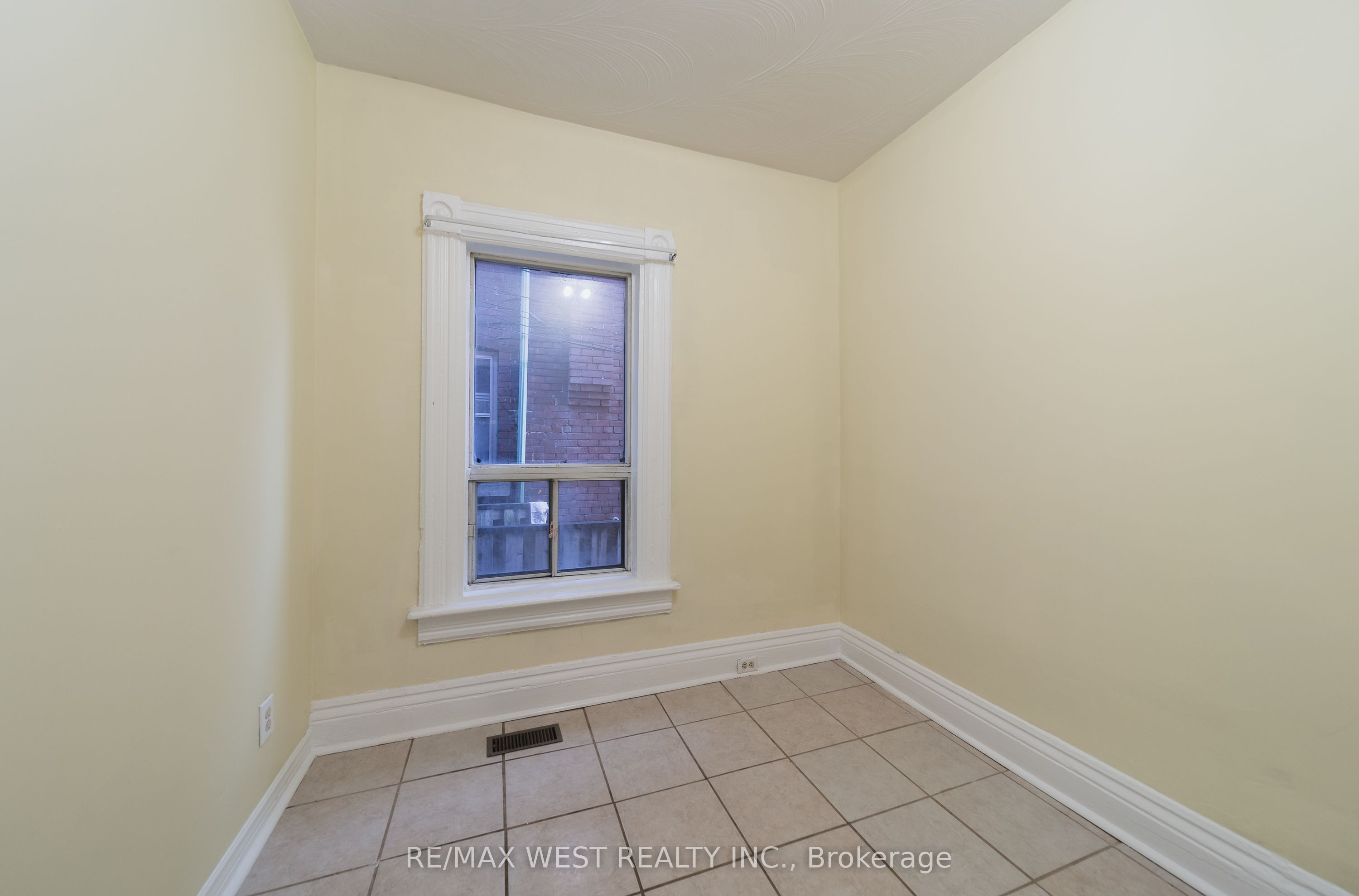 862 Ossington Avenue Main Property Photo 9