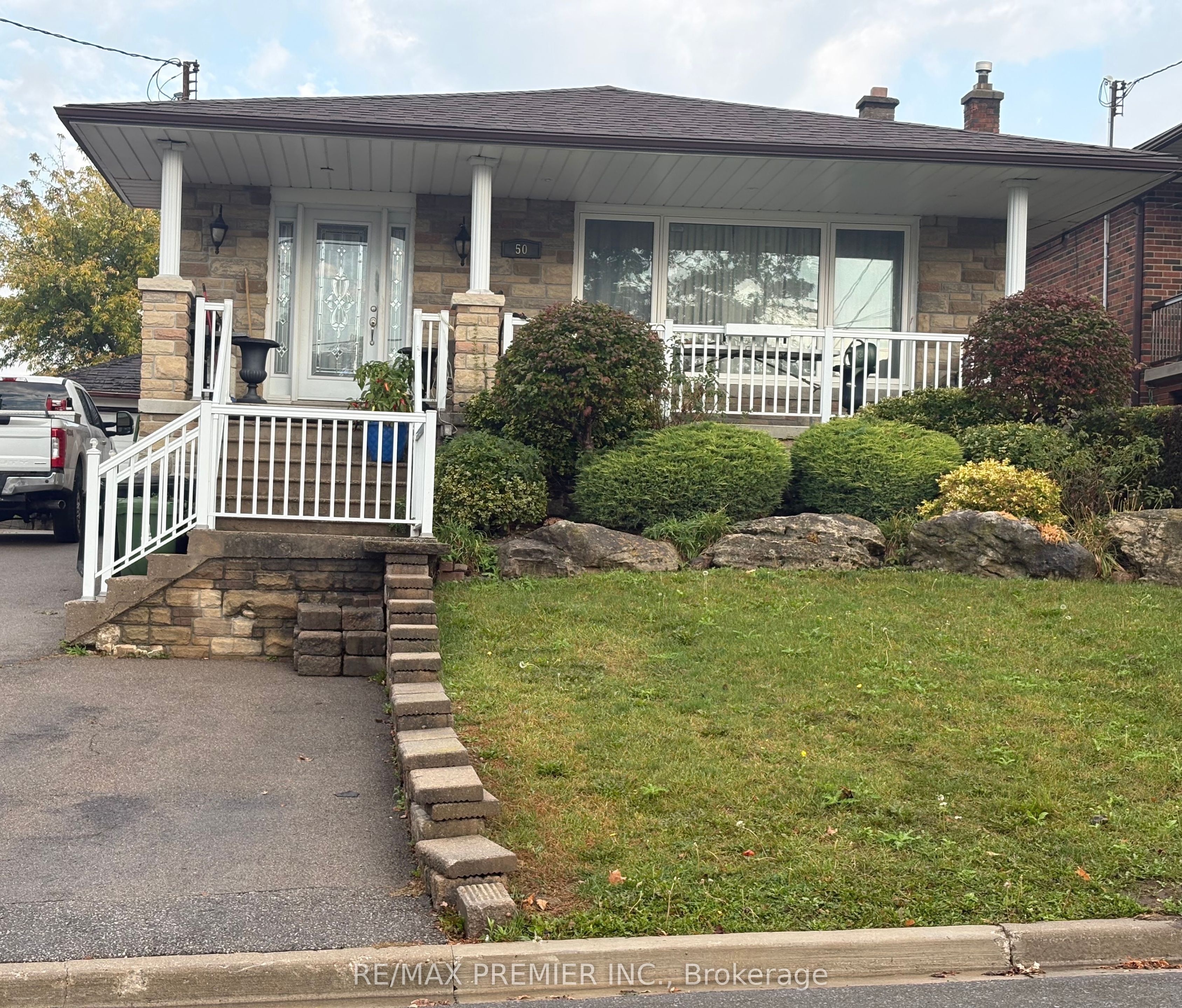 50 Deevale Road Property Photo 1