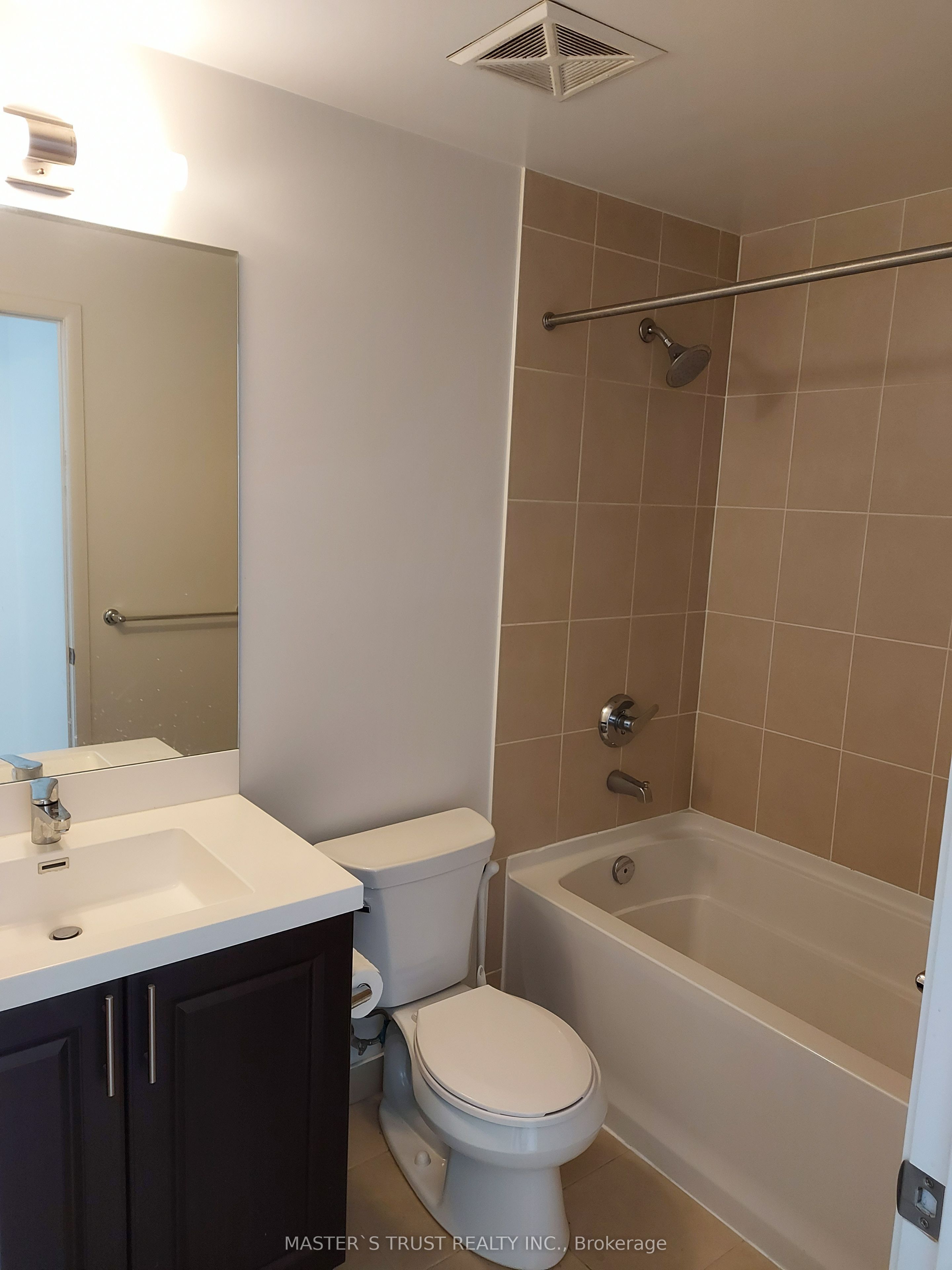 3091 Dufferin Street 827 Property Photo 8