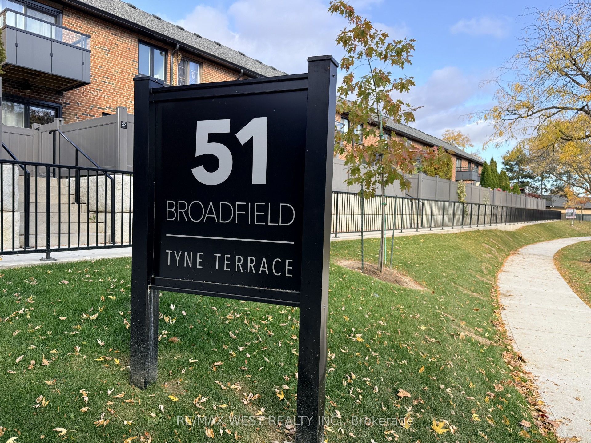 51 Broadfield Drive 43 Property Photo 1