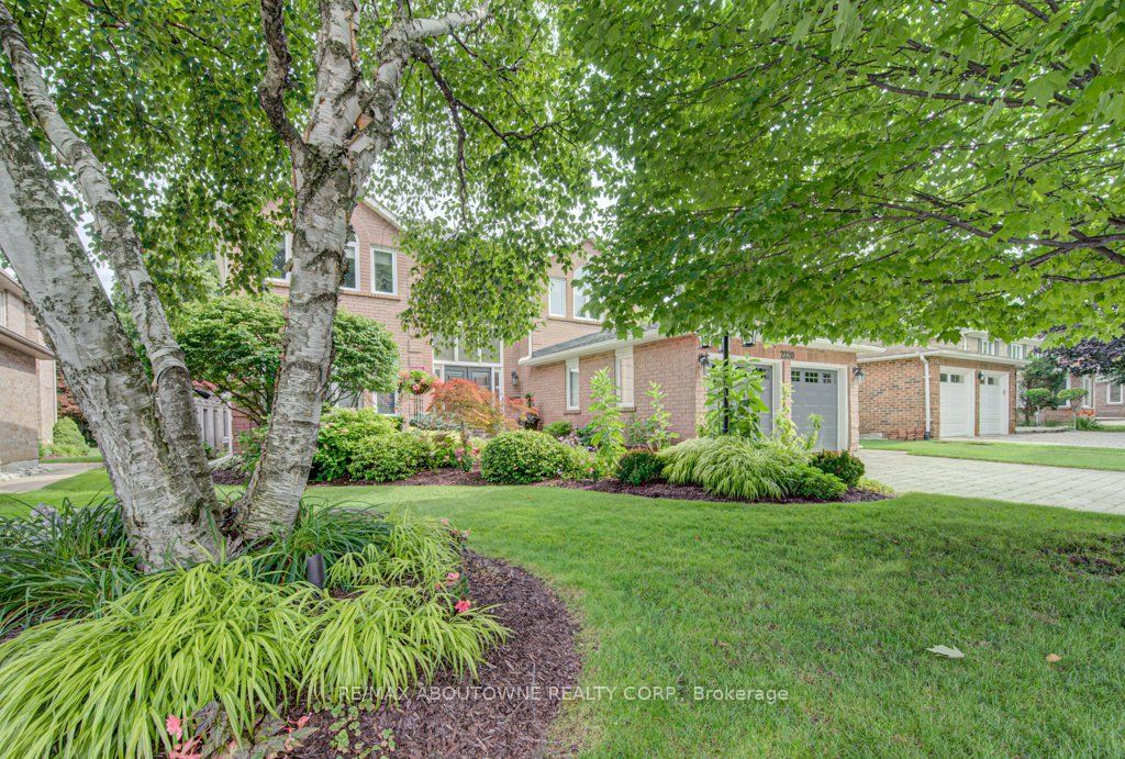 2220 Dunvegan Avenue Property Photo 2