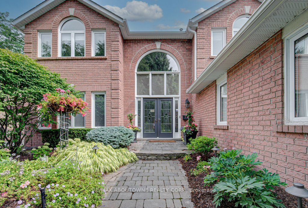 2220 Dunvegan Avenue Property Photo 3
