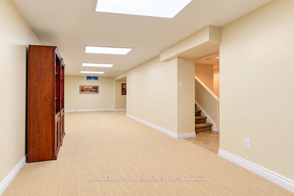 2220 Dunvegan Avenue Property Photo 33