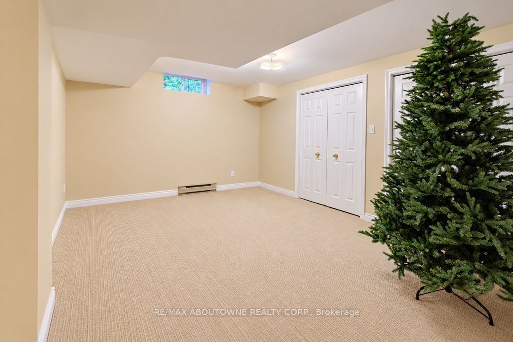 2220 Dunvegan Avenue Property Photo 34