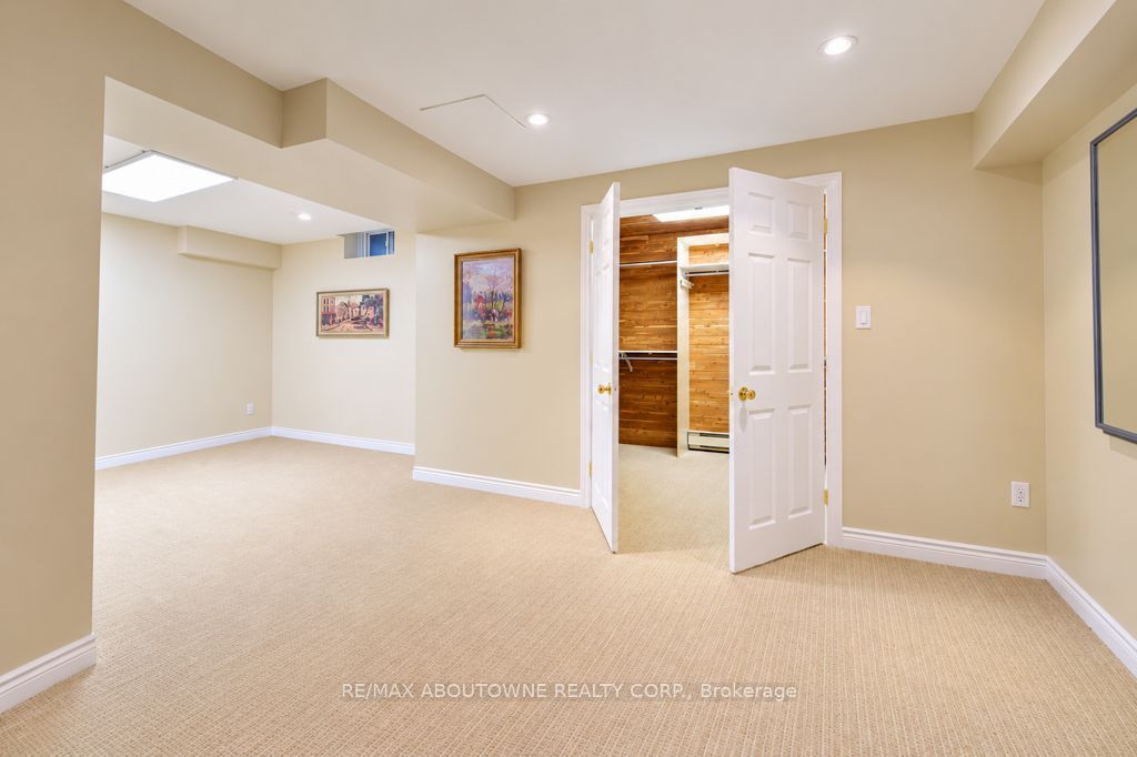 2220 Dunvegan Avenue Property Photo 36