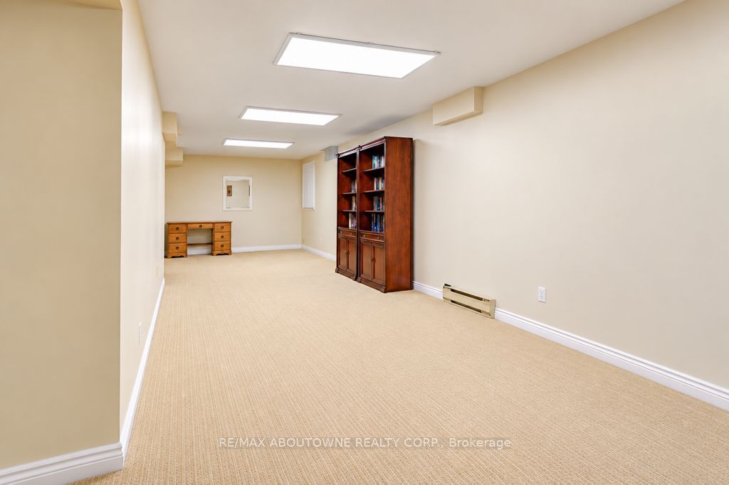 2220 Dunvegan Avenue Property Photo 38