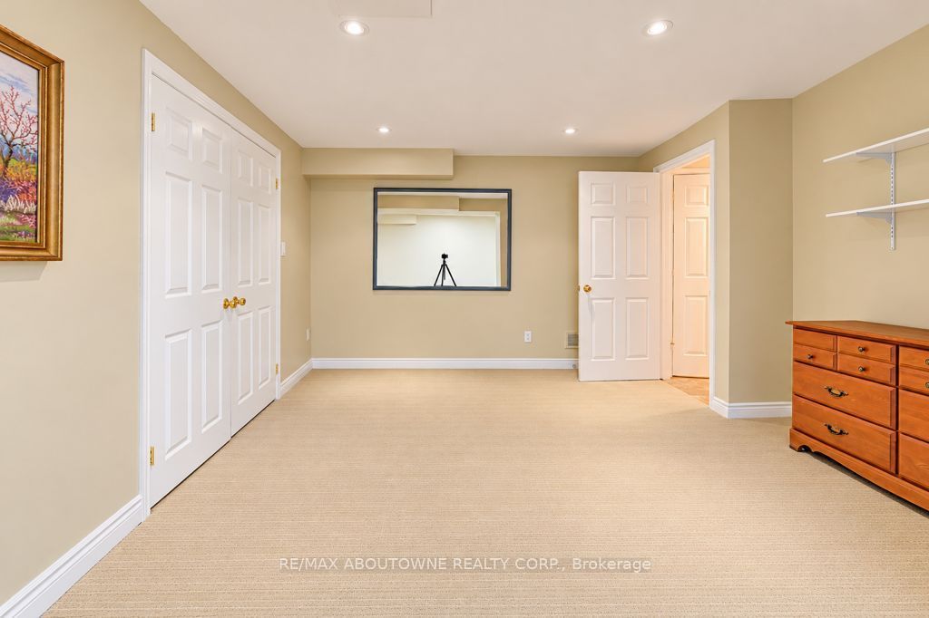 2220 Dunvegan Avenue Property Photo 39